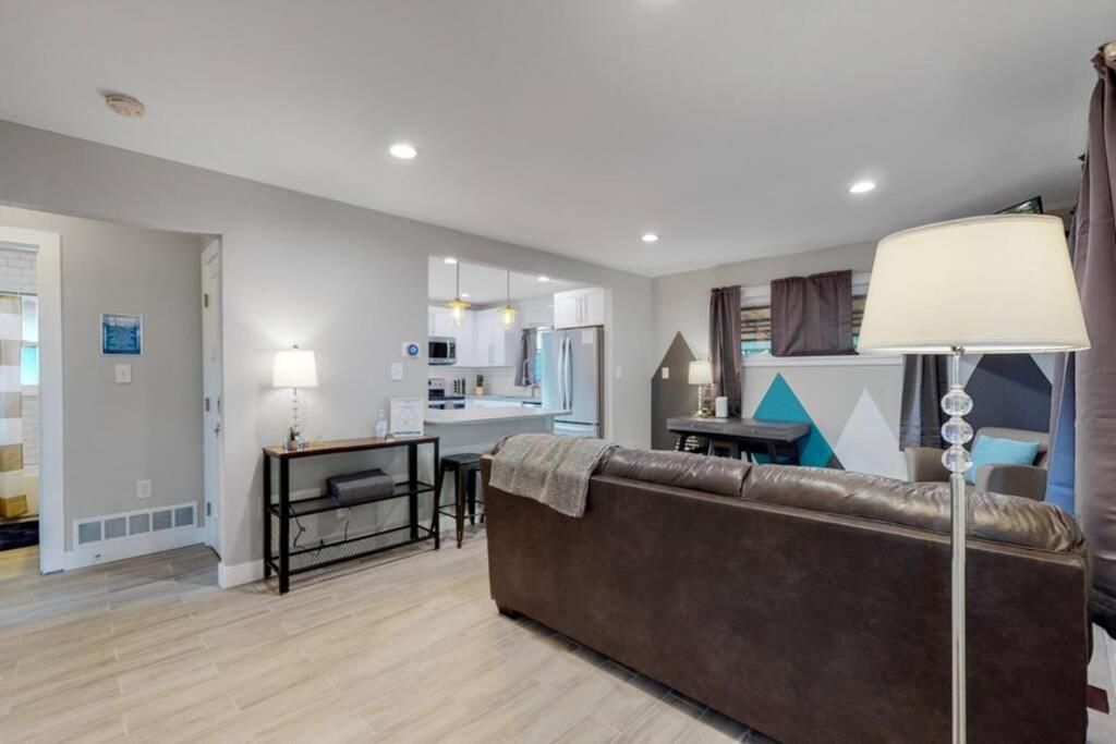 Remodeled Upper Unit With 2 King Beds Holiday home