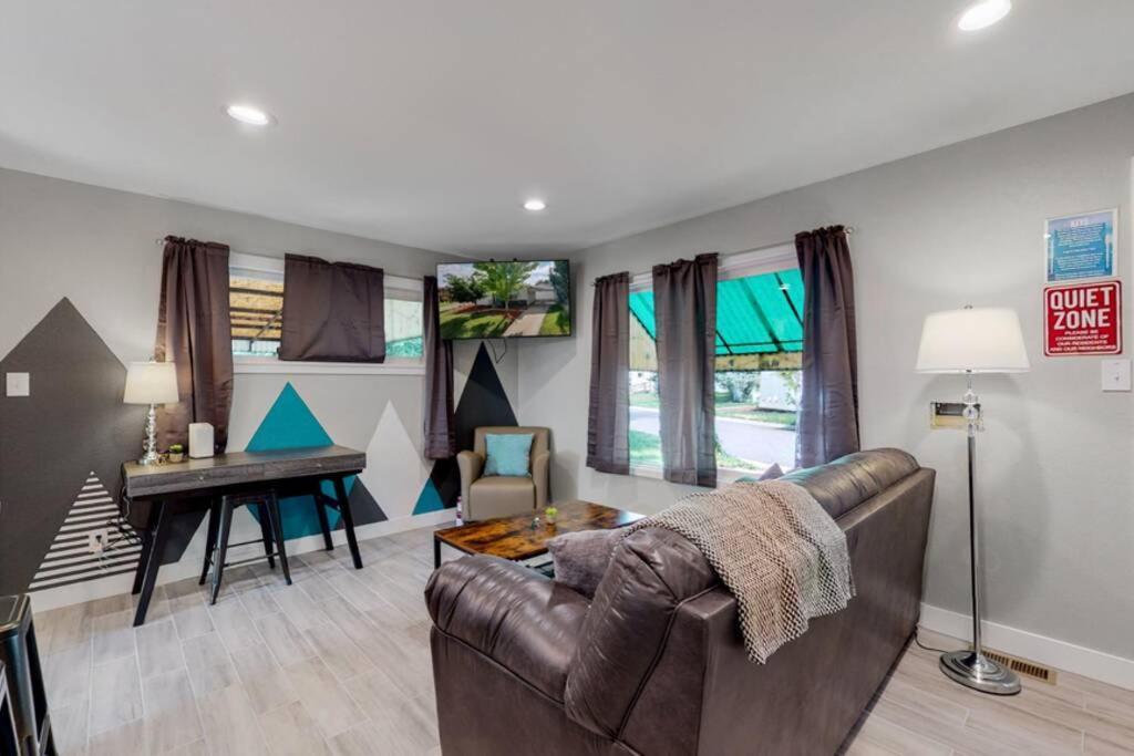 Remodeled Upper Unit With 2 King Beds *