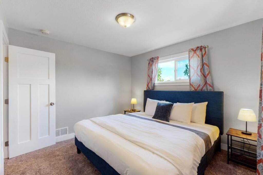 Remodeled Upper Unit With 2 King Beds