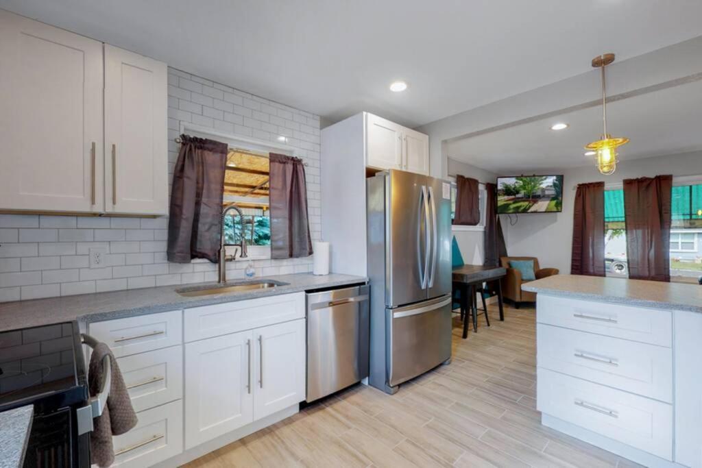 Remodeled Upper Unit With 2 King Beds Denver