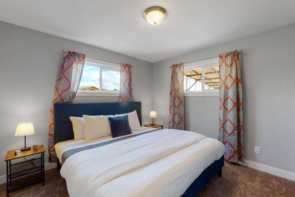 Remodeled Upper Unit With 2 King Beds Denver