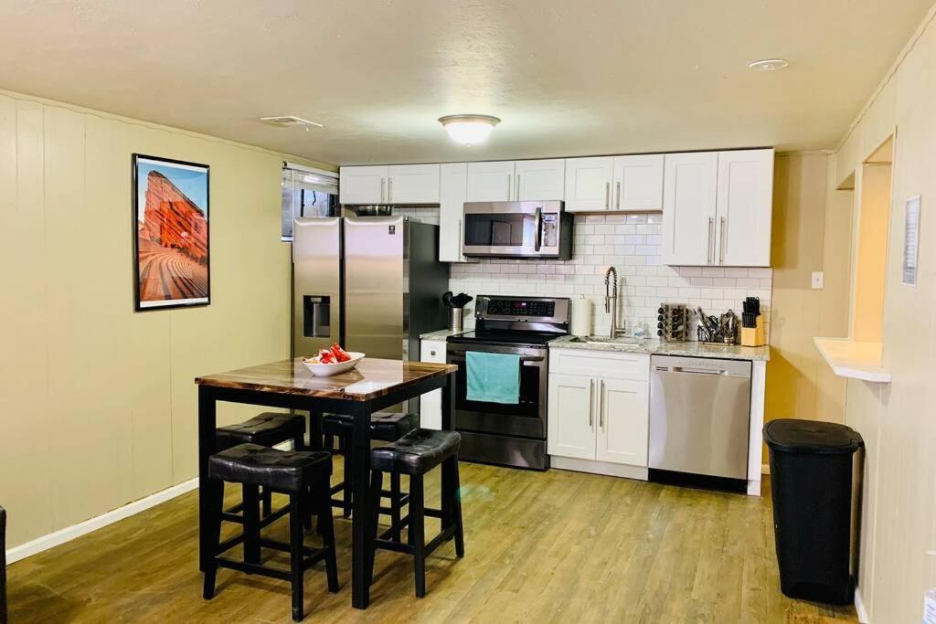 Lower Mable Unit, New Kitchen & 2 King Beds Holiday home