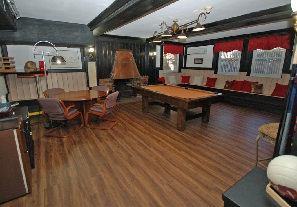 The Starkey Mansion, One Block From Colorado State Capitol Holiday home *