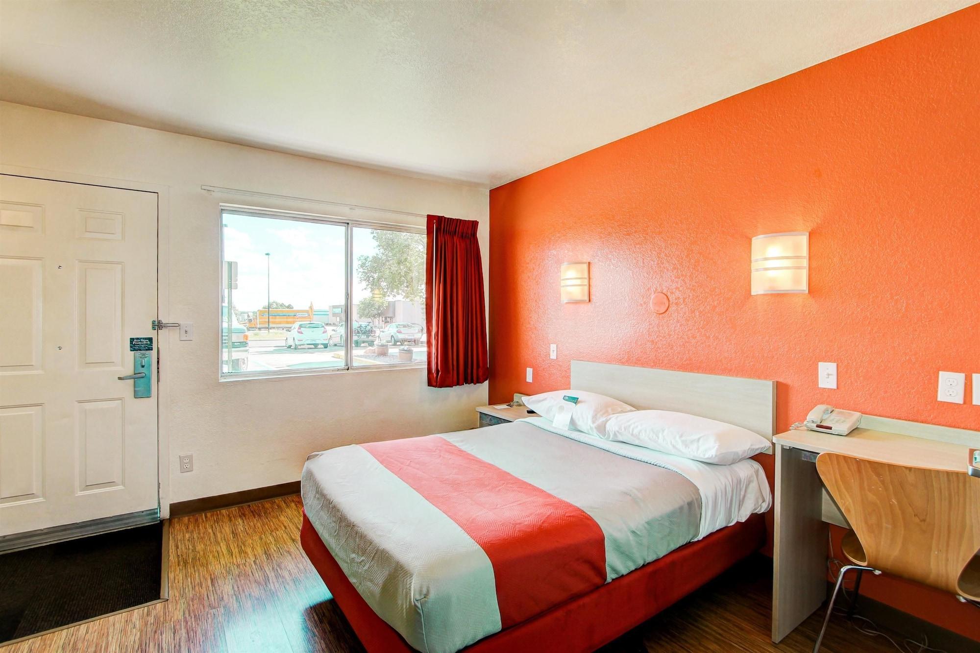 Hotel 6-denver, Co - Airport 2*