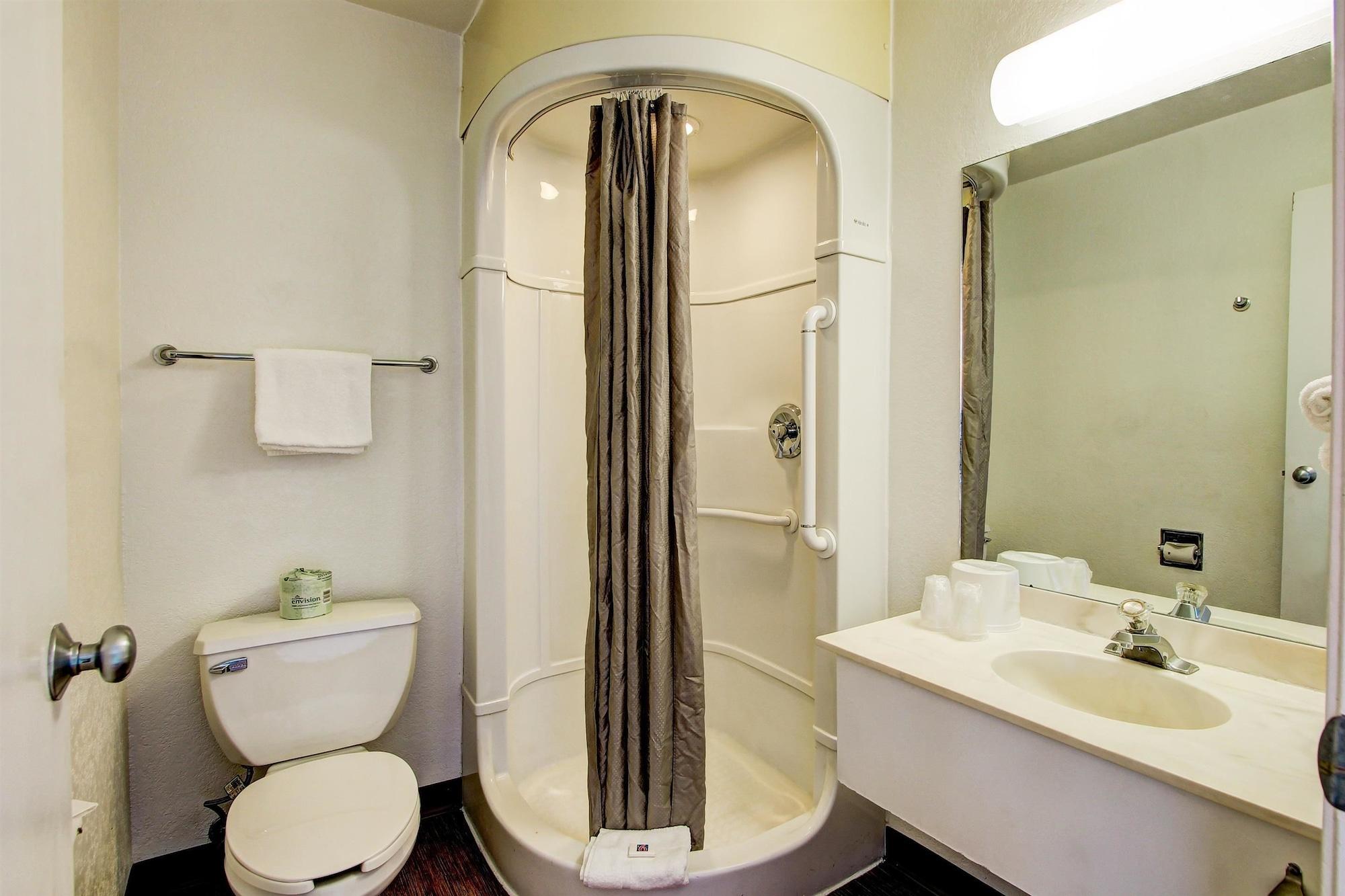 Hotel 6-denver, Co - Airport 2*