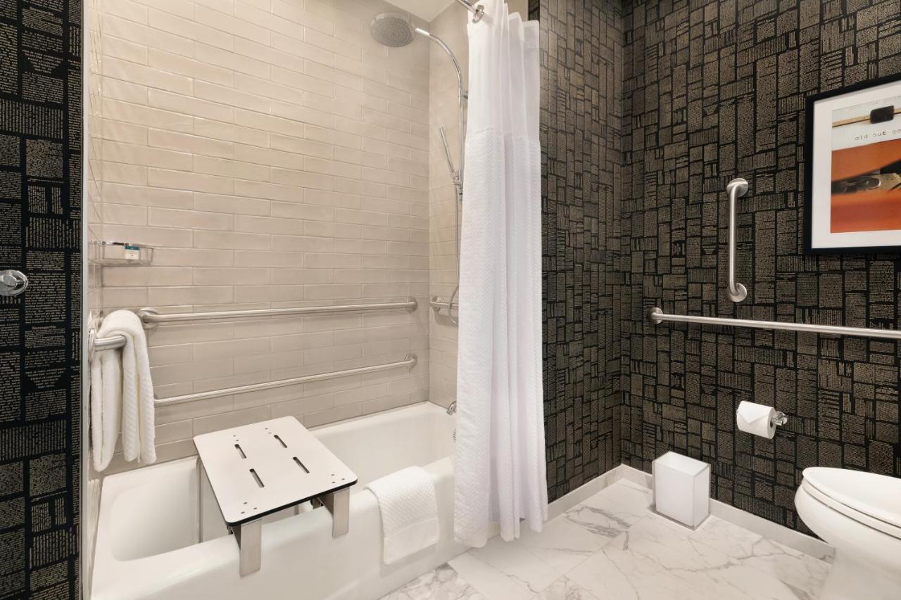 The Slate Downtown, Tapestry By Hilton 4*