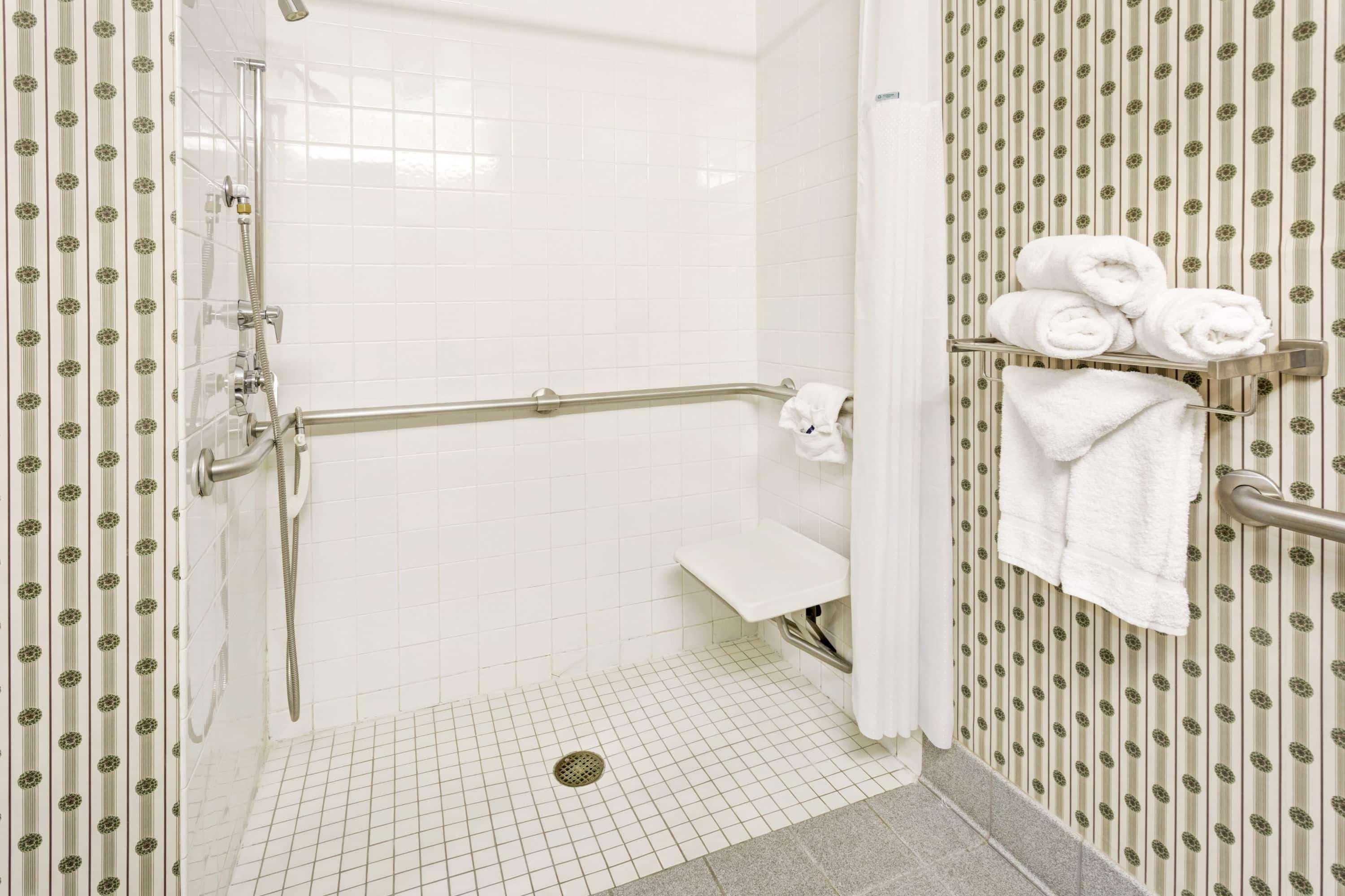Microtel & By Wyndham Airport 2*