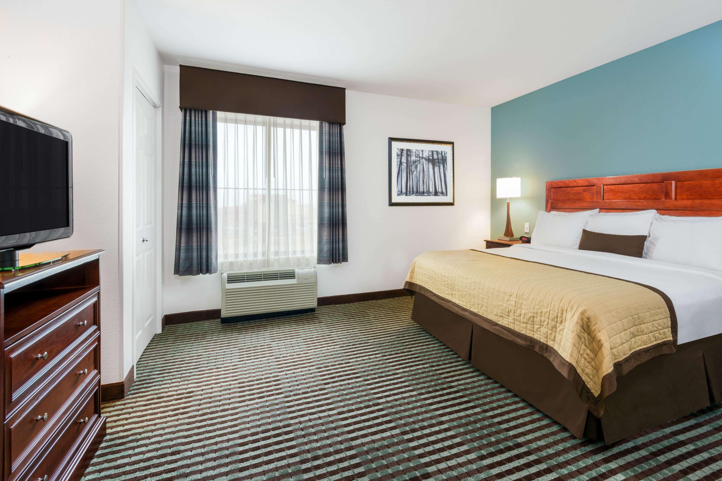 Baymont By Wyndham International Airport Denver