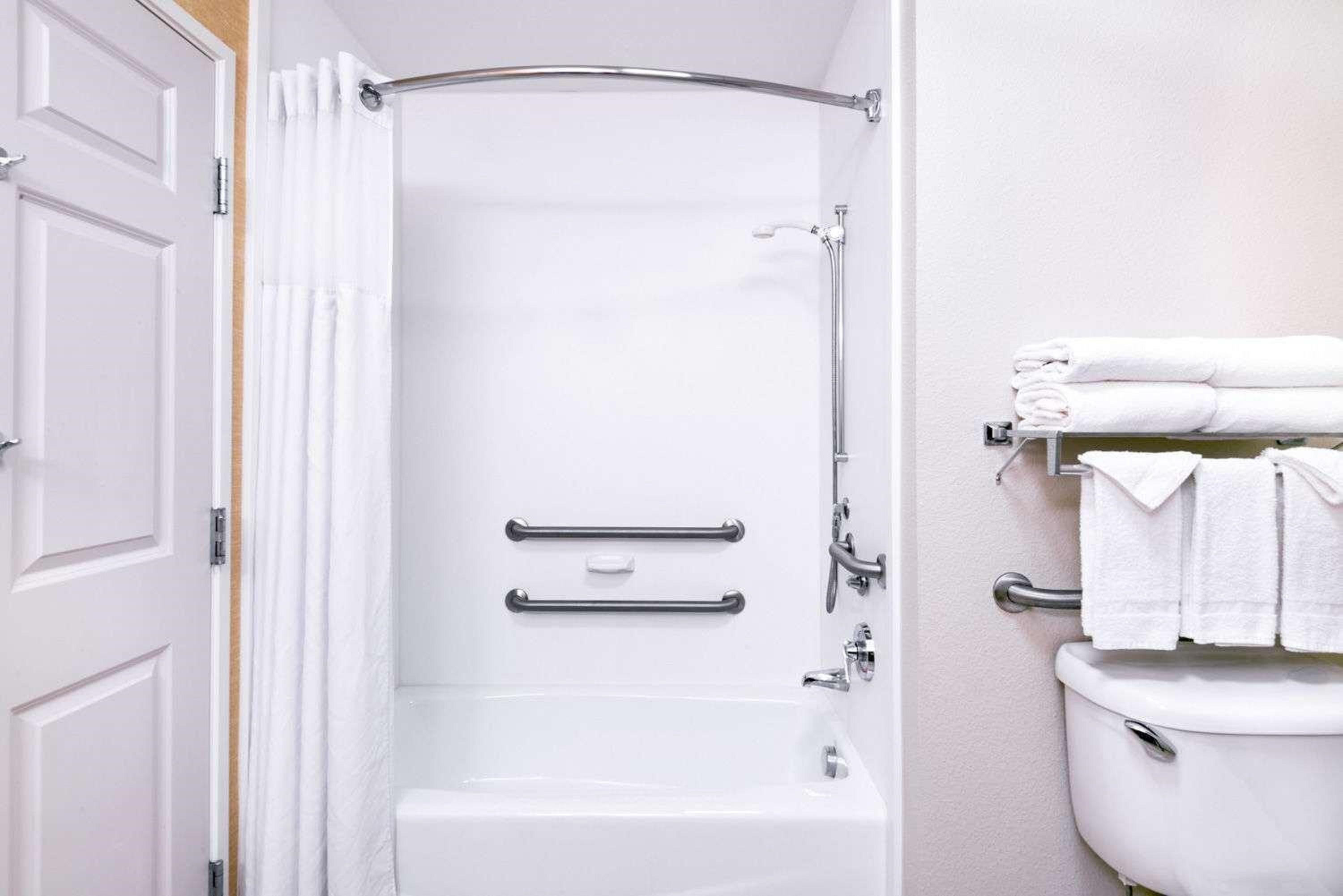 Baymont By Wyndham International Airport Hotel 3*