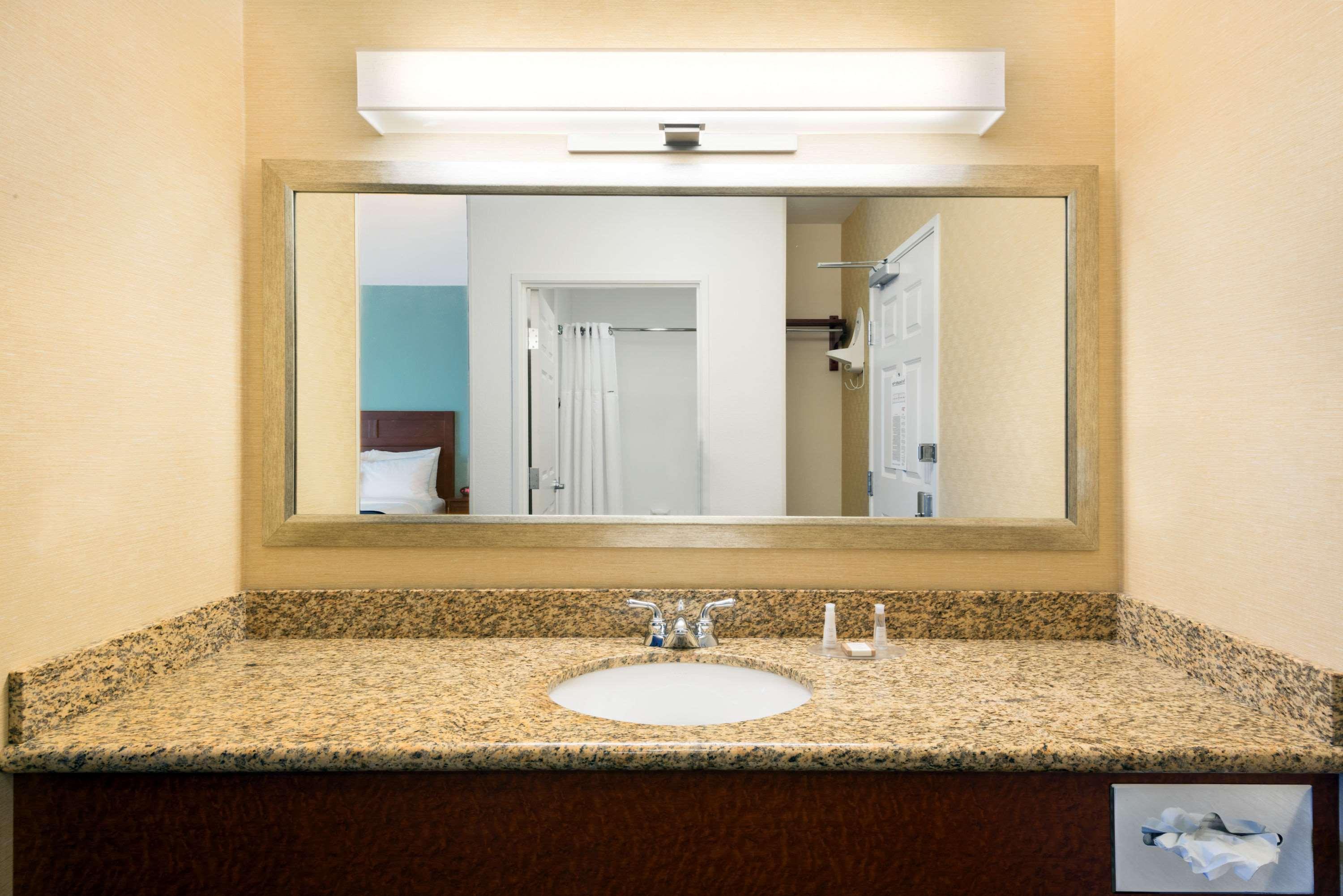Hotel Baymont By Wyndham International Airport