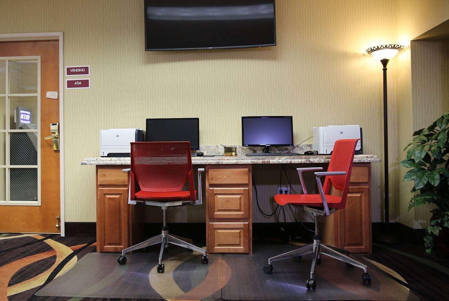 Hotel Americinn & International Airport