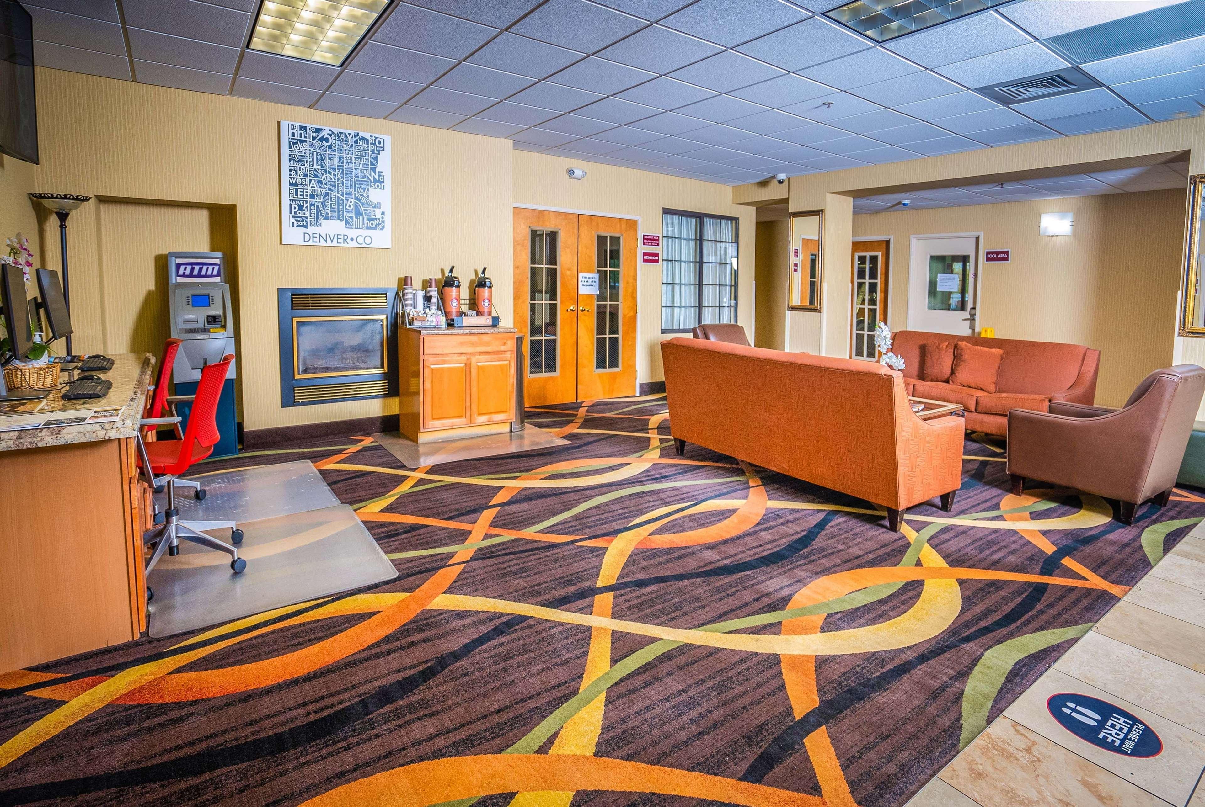 Americinn & International Airport Hotel