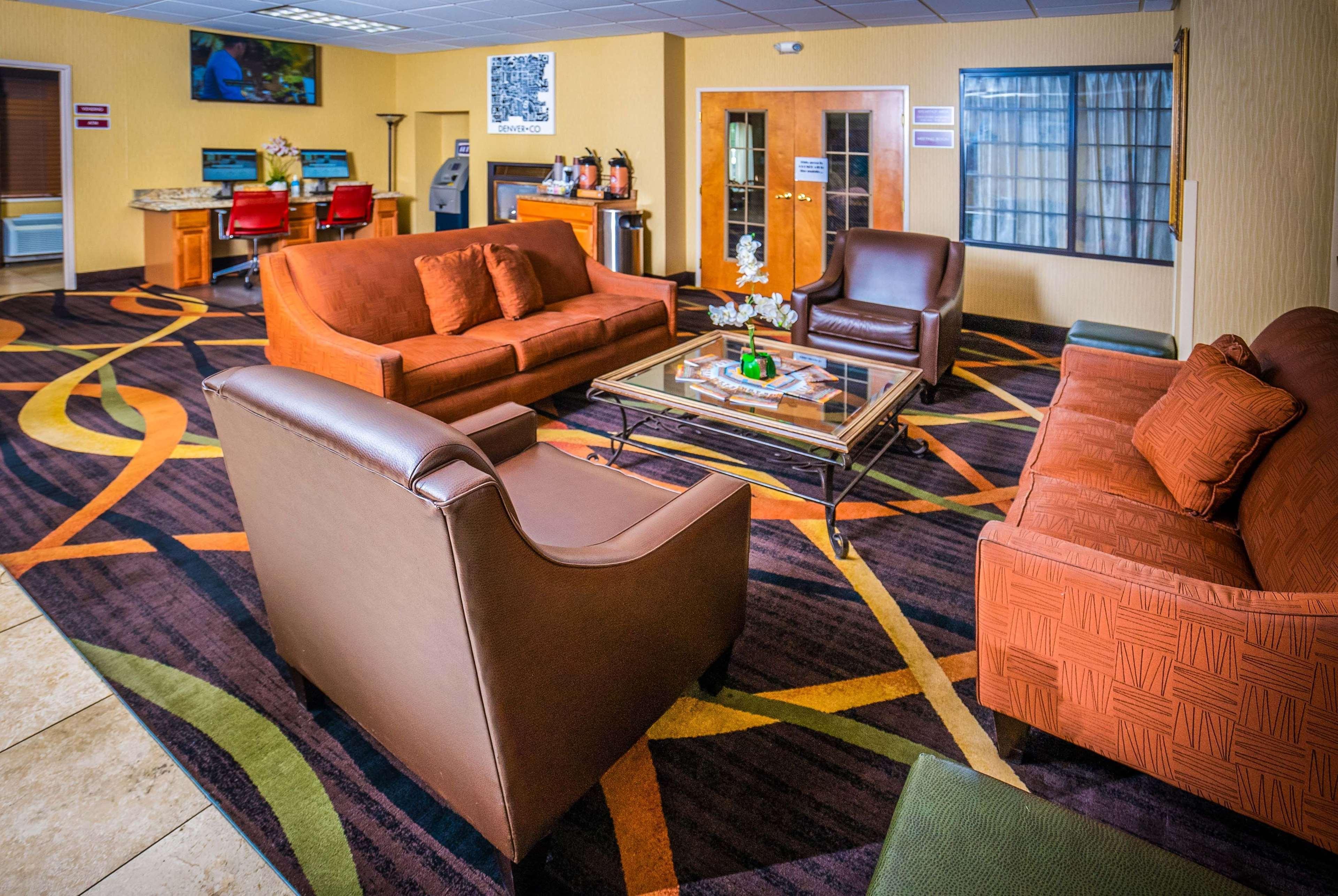 Americinn & International Airport Hotel