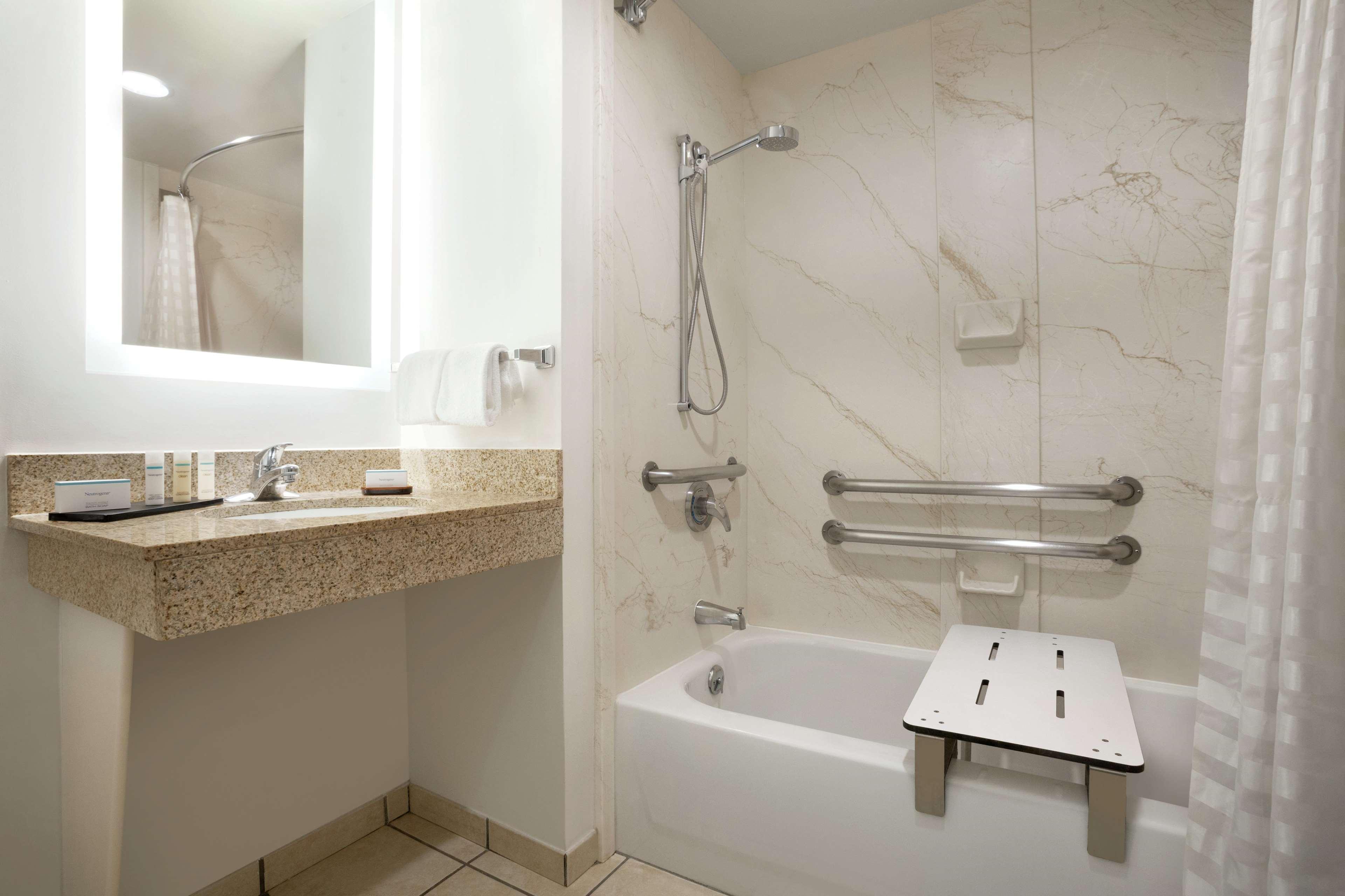 Embassy By Hilton International Airport Hotel Denver