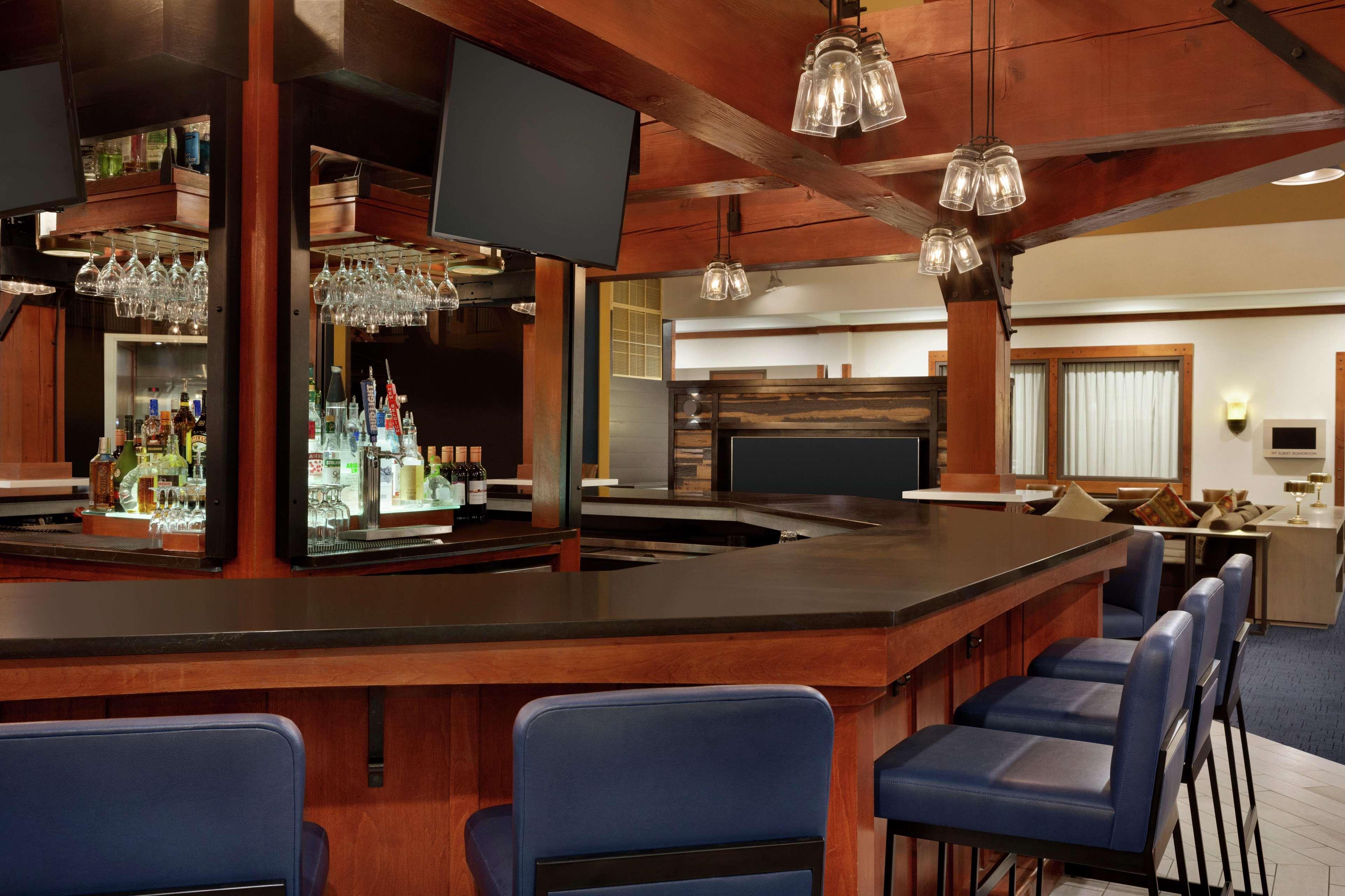 Hotel Embassy By Hilton International Airport