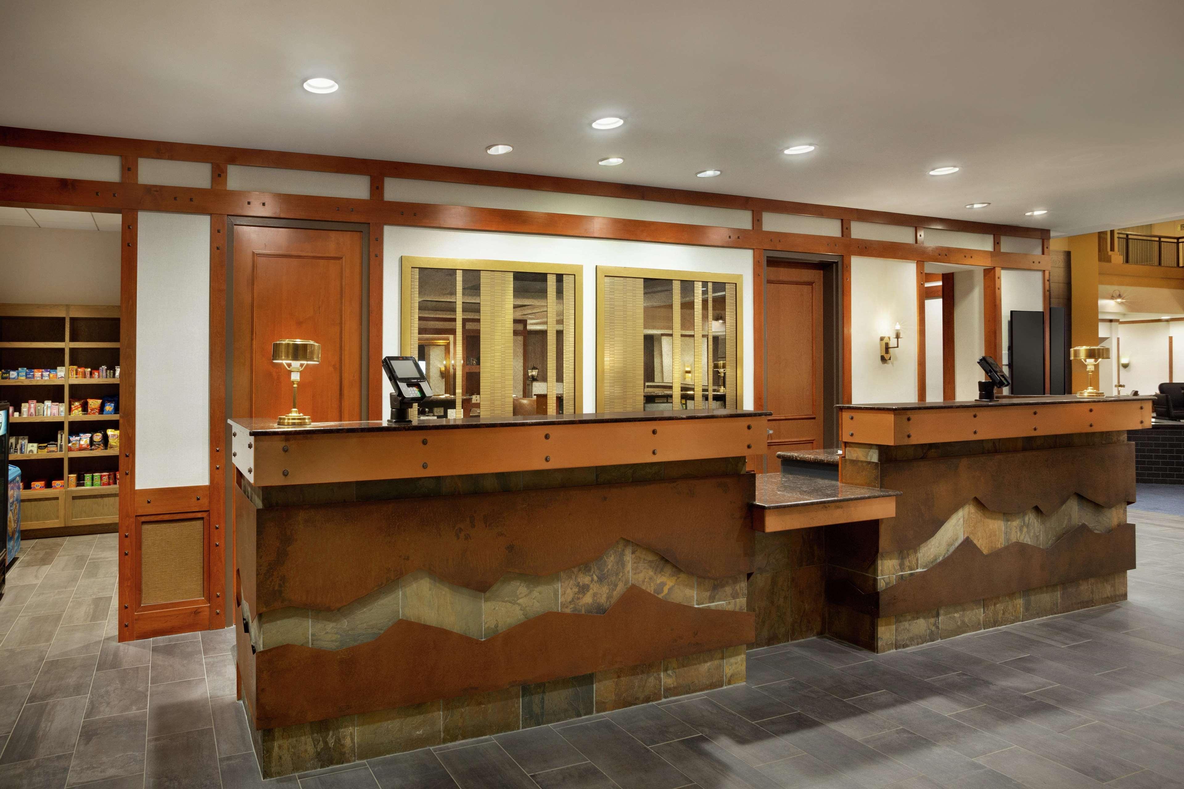 Hotel Embassy By Hilton International Airport Denver
