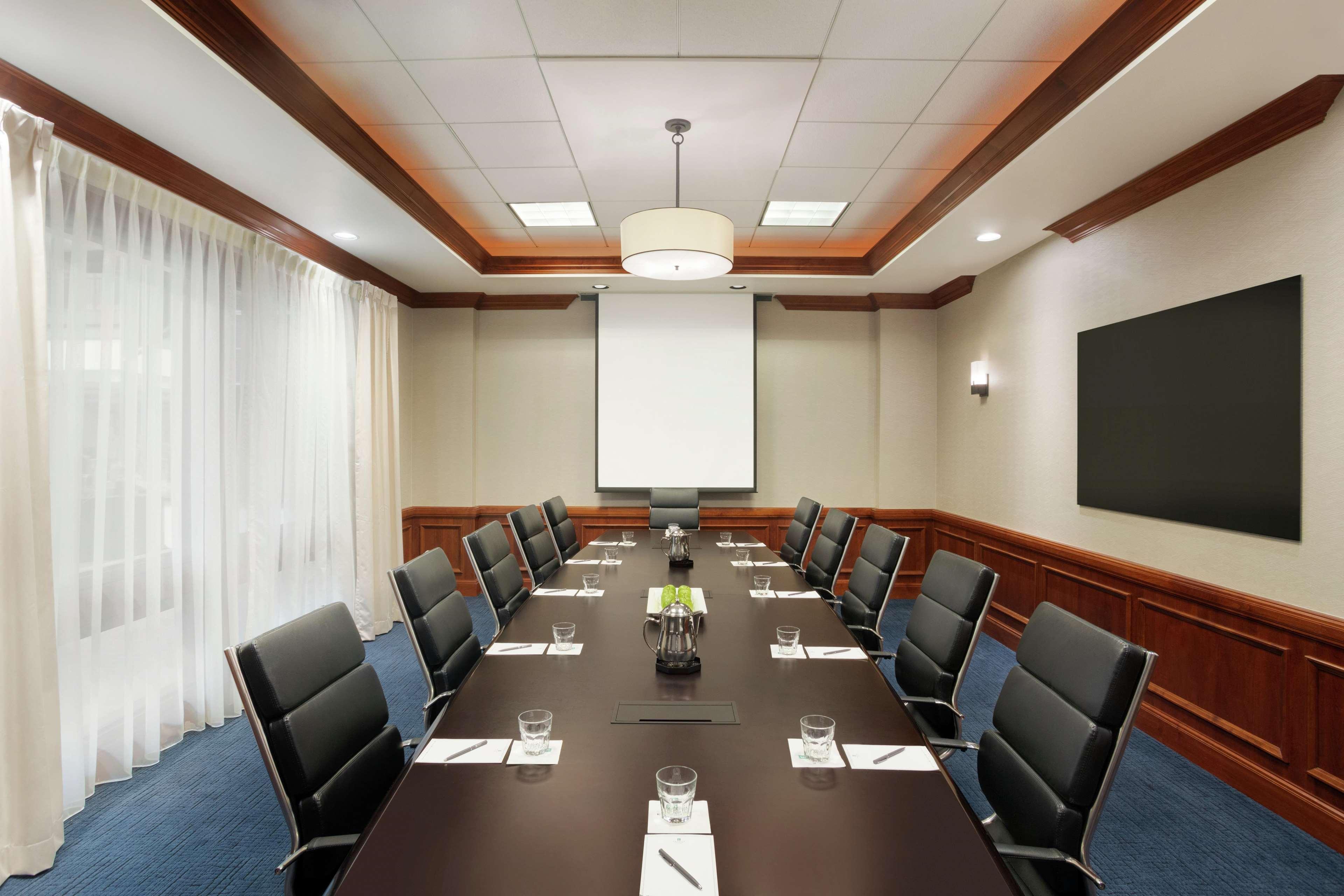 Embassy By Hilton International Airport 4*