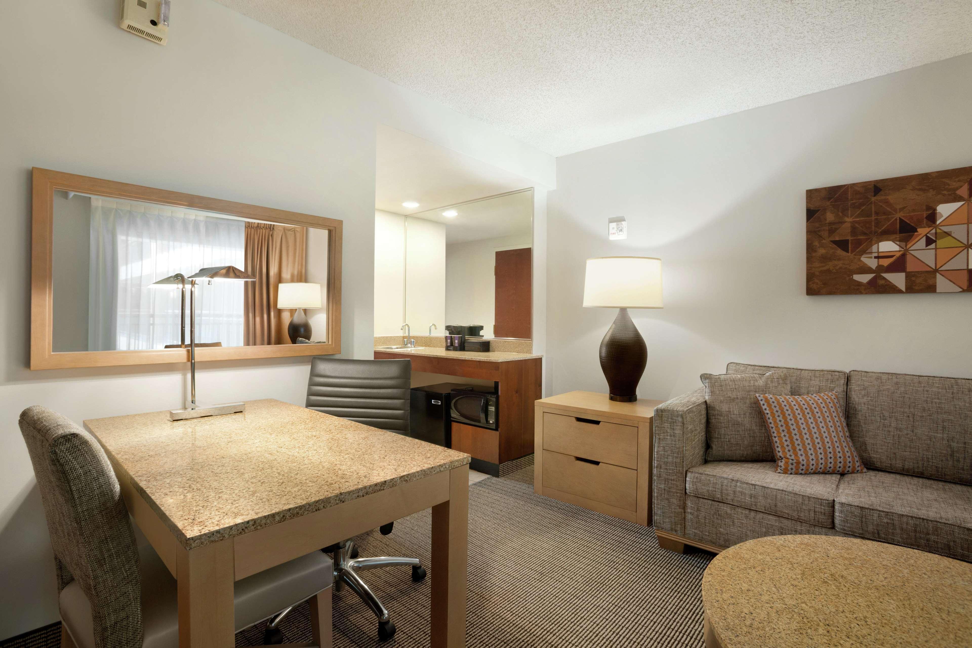 Embassy By Hilton International Airport Denver