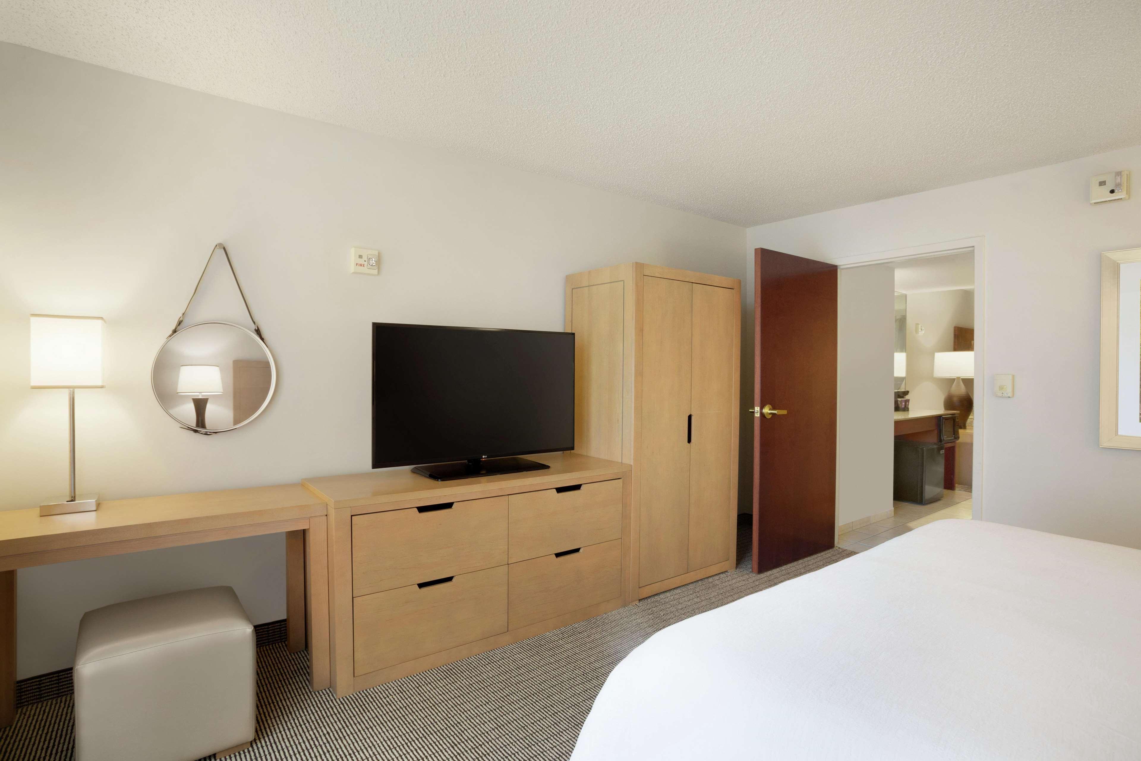 Embassy By Hilton International Airport Denver