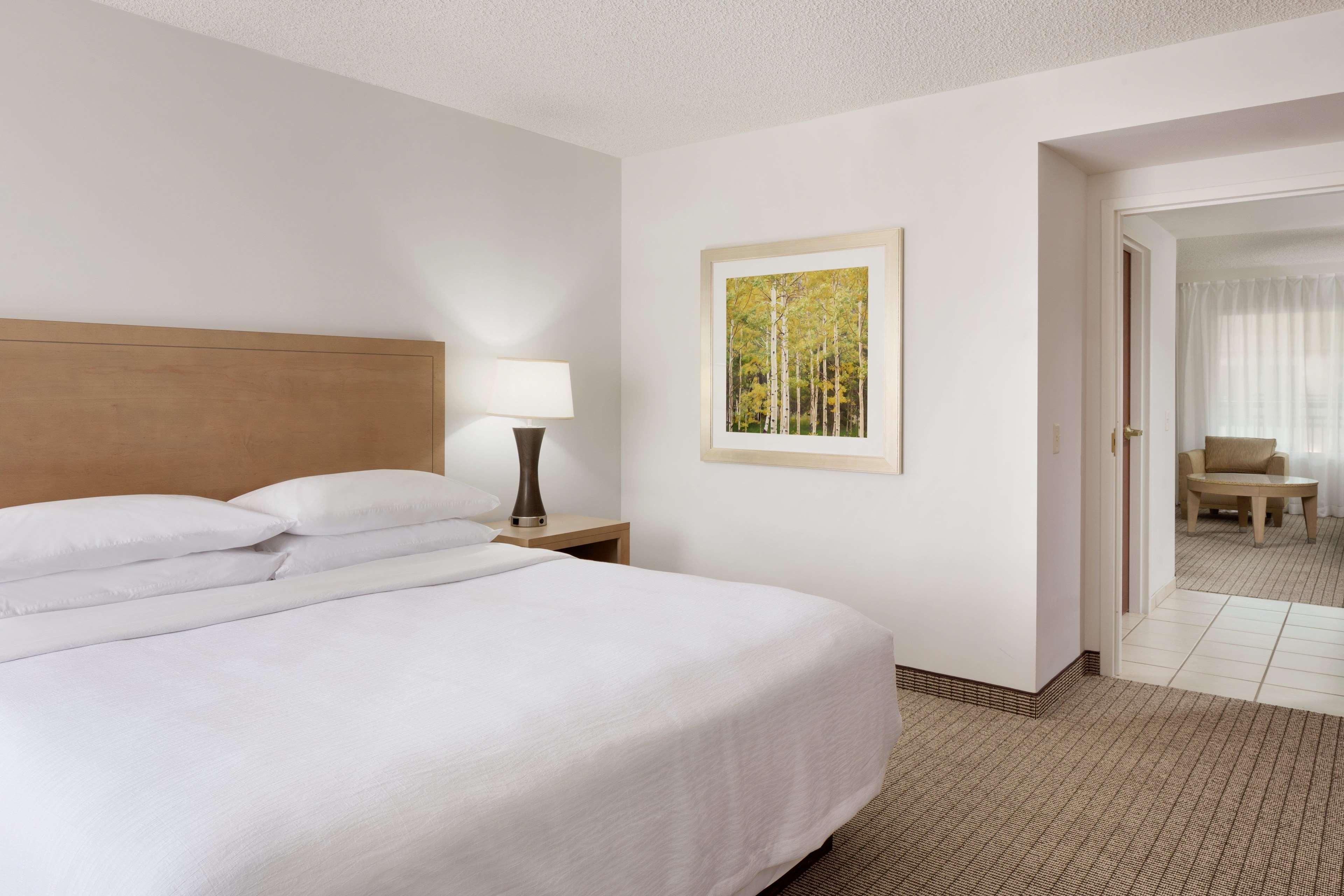 Hotel Embassy By Hilton International Airport