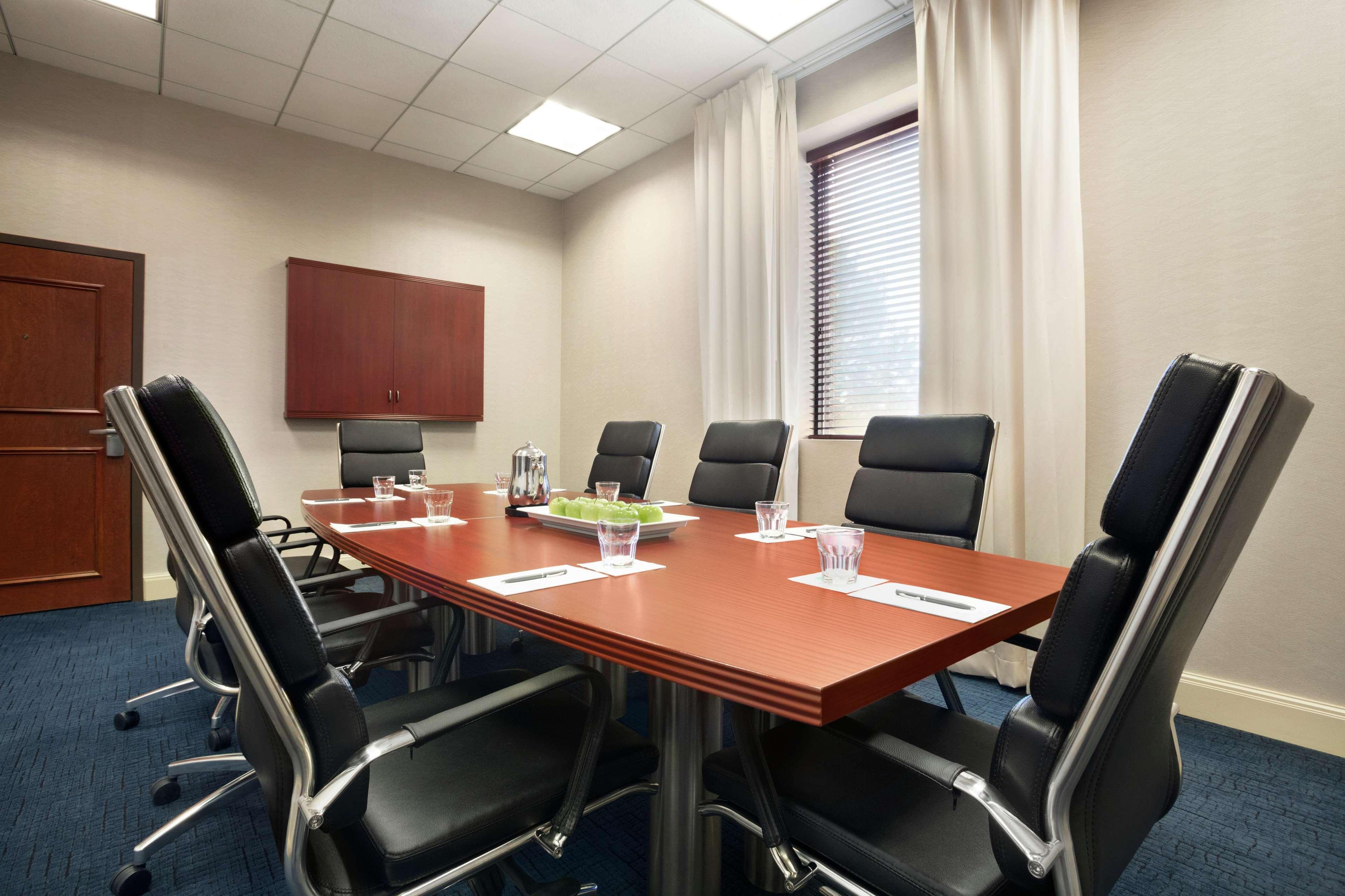 Embassy By Hilton International Airport Denver