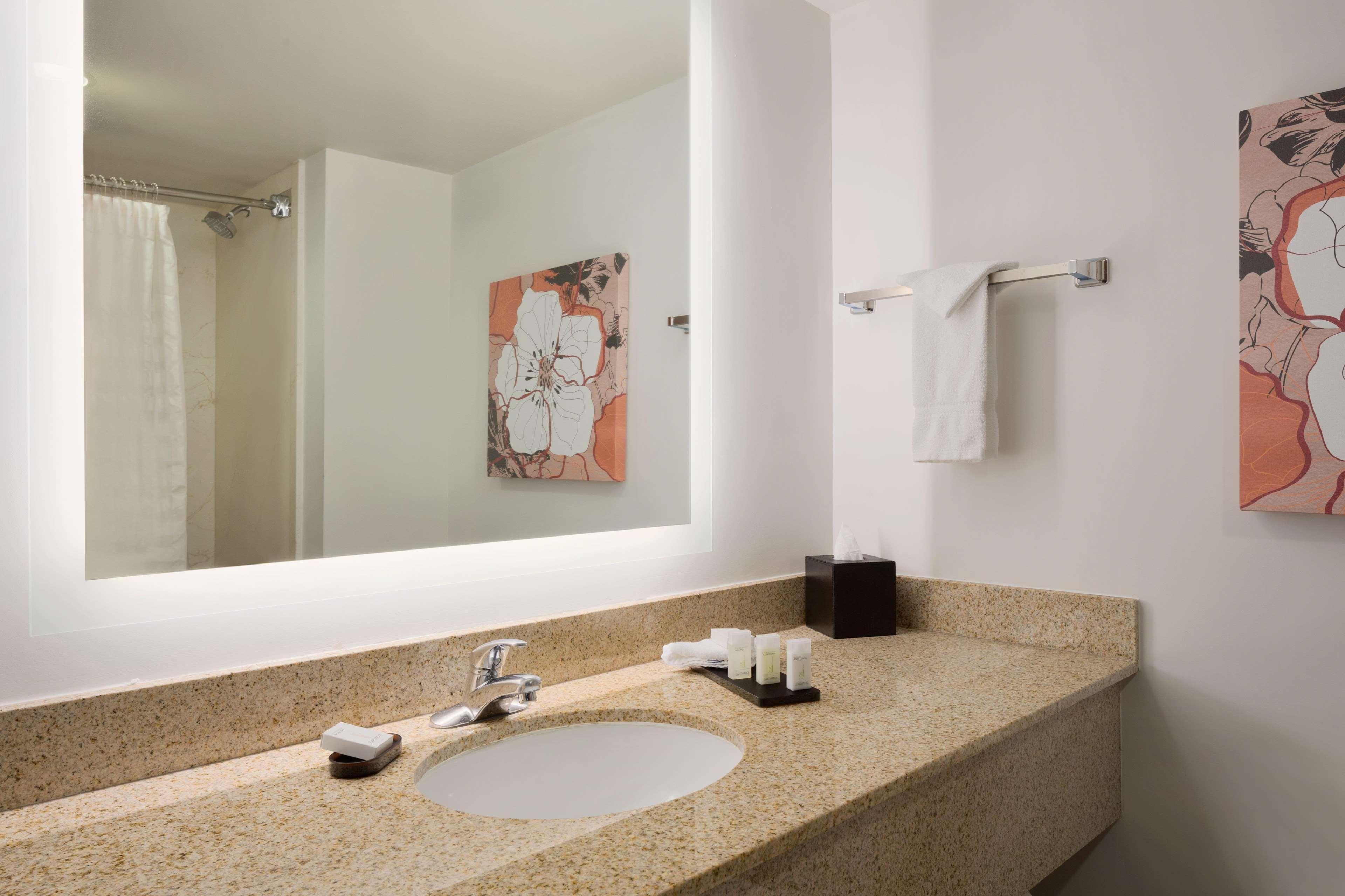 Embassy By Hilton International Airport 4* Denver