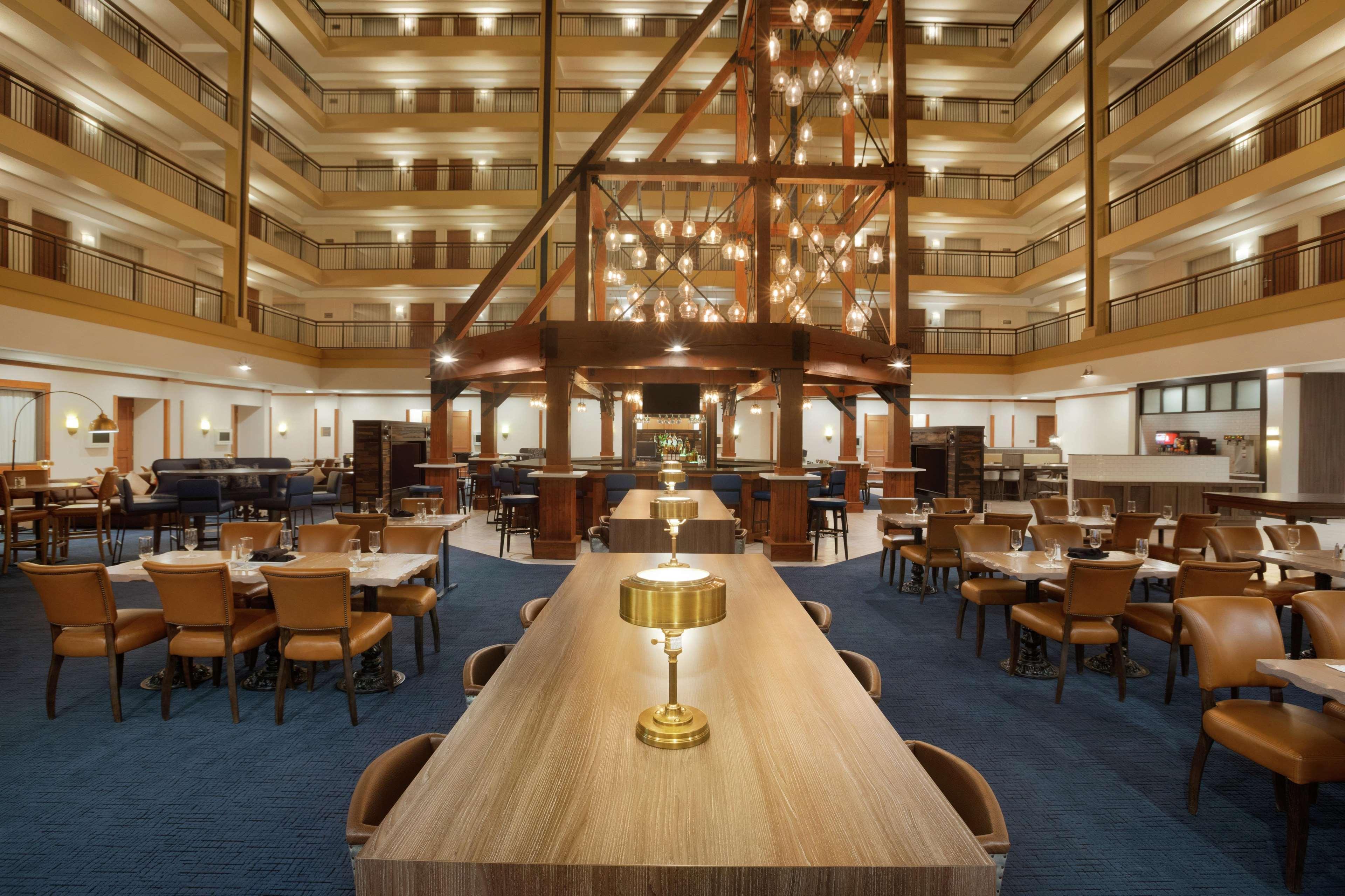 Hotel Embassy By Hilton International Airport
