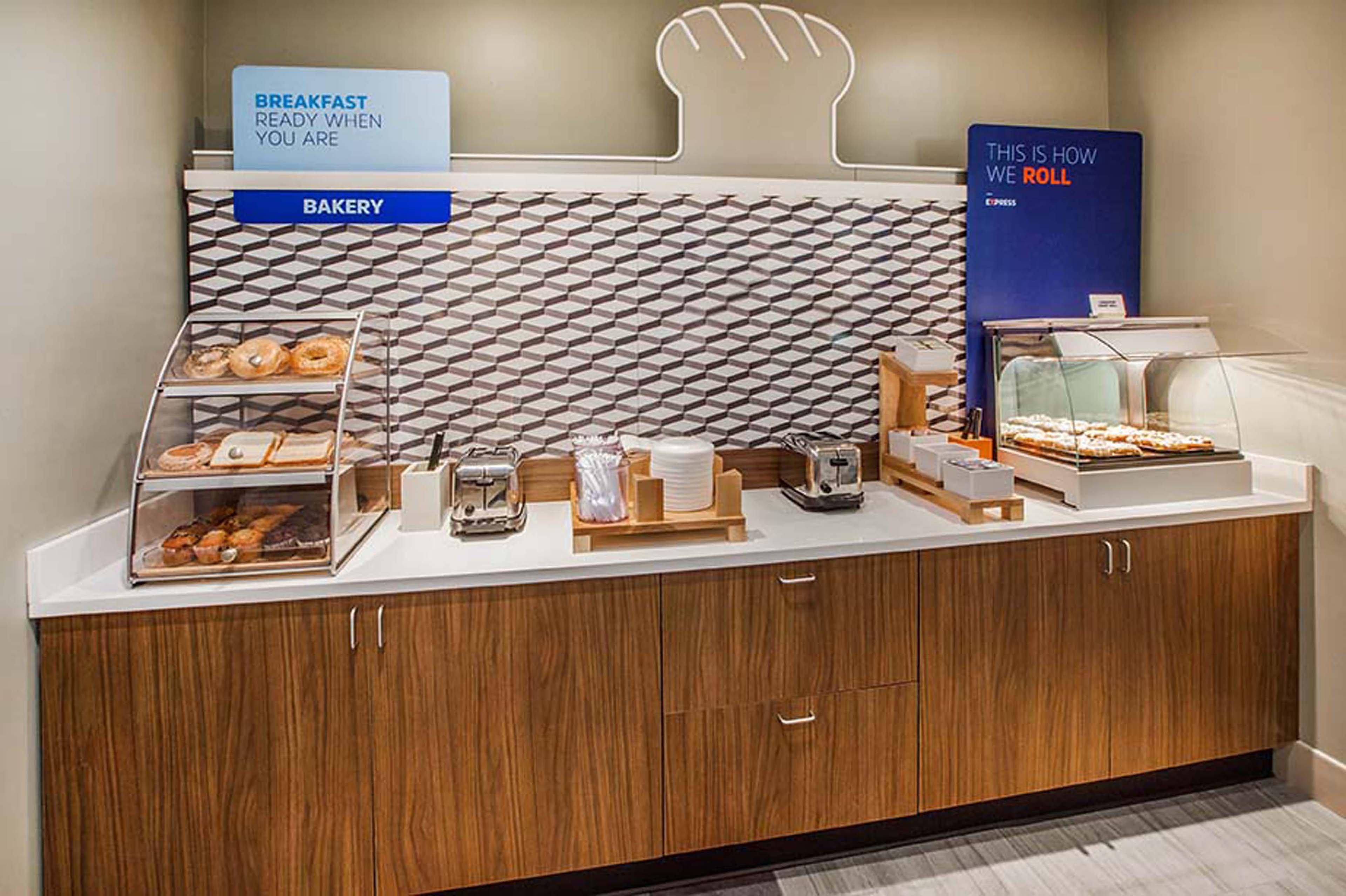 Express Downtown By Ihg Hotel 3*