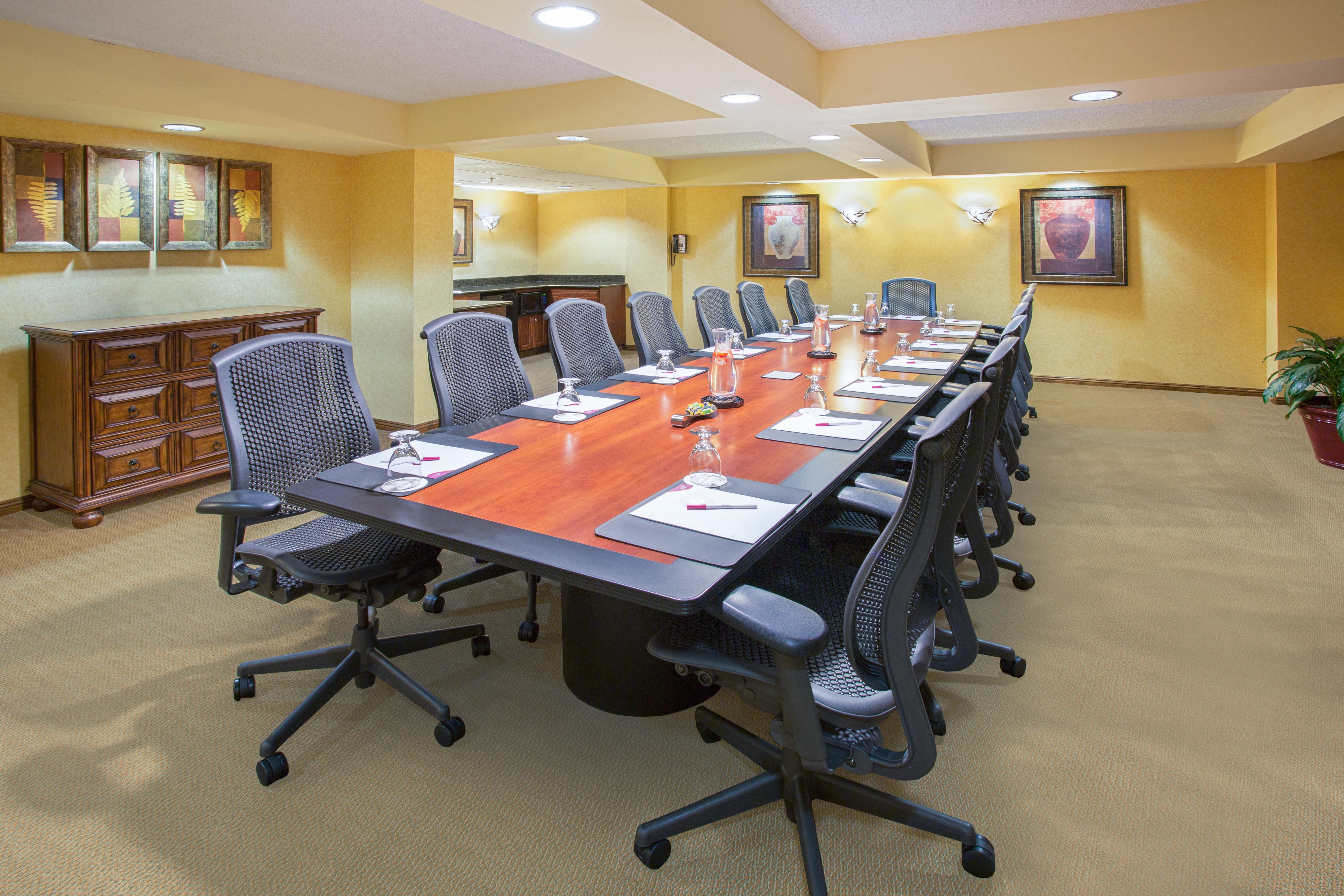 Crowne Plaza International Airport, An Ihg Hotel 3*