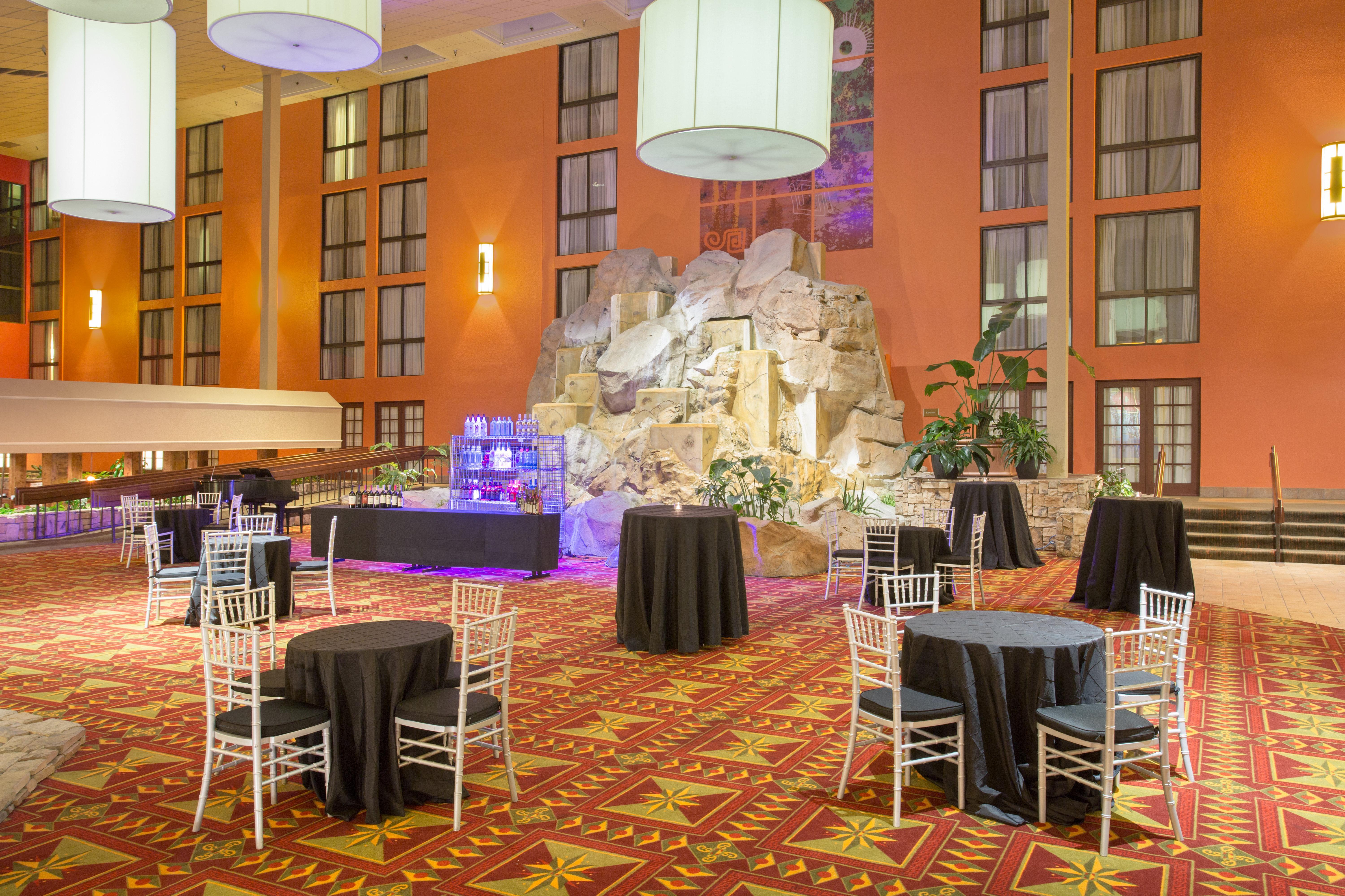 Crowne Plaza International Airport, An Ihg Hotel