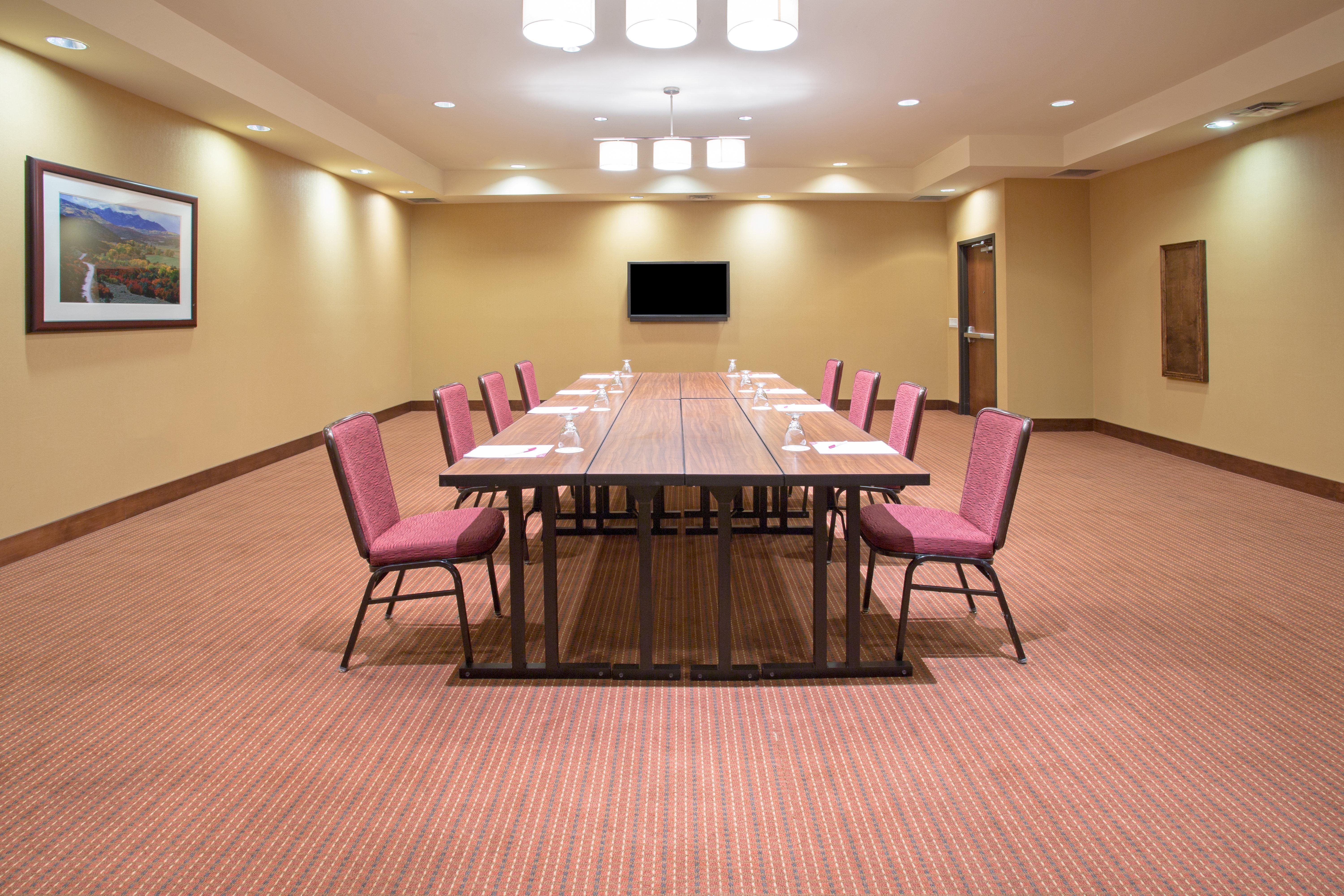 Crowne Plaza International Airport, An Ihg Hotel