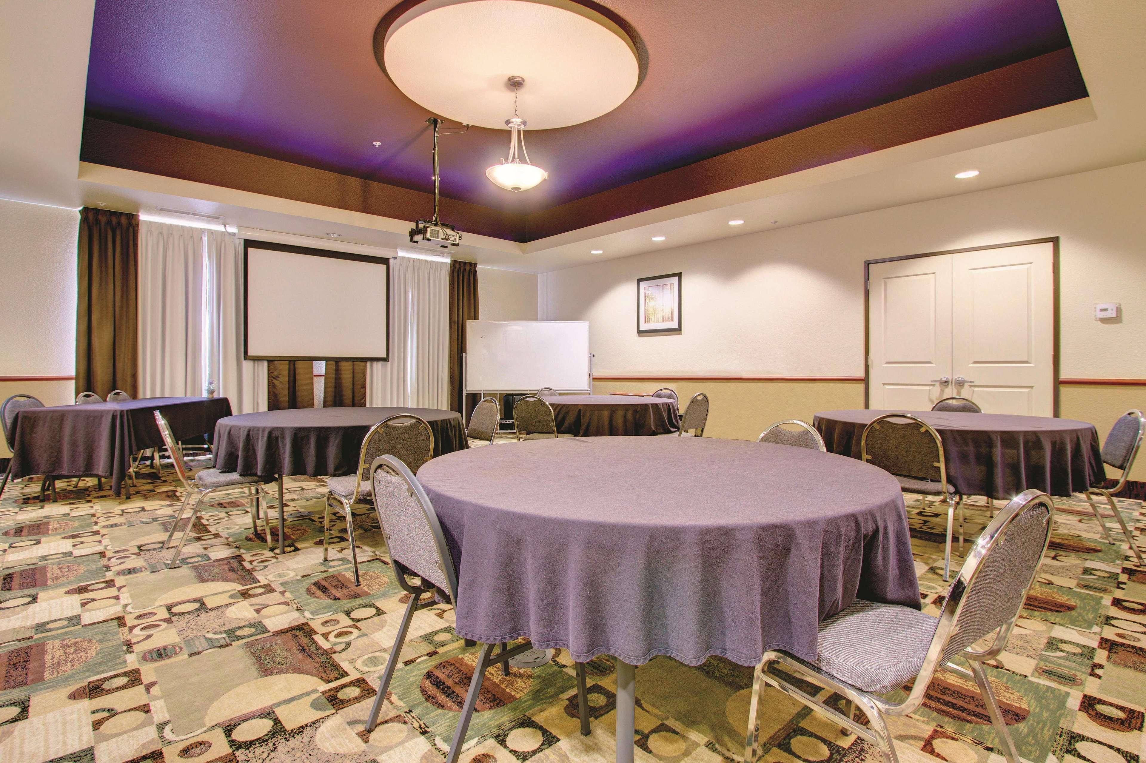 La Quinta By Wyndham Gateway Park Hotel