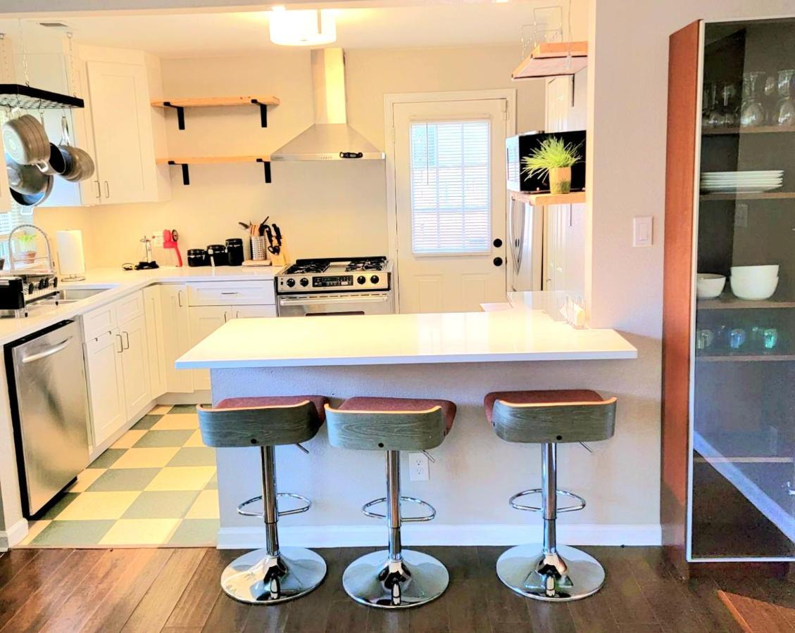Spacious Cherry Creek Villa Denver