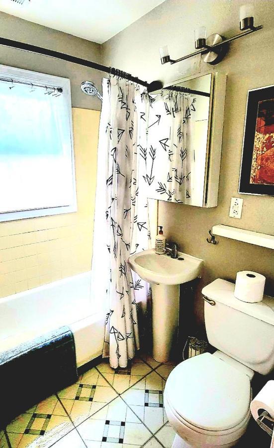 Spacious Cherry Creek Villa Denver