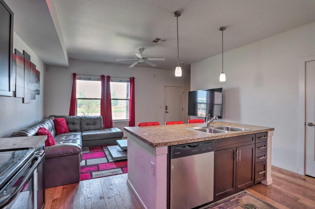 Spacious Townhome Less Than Half Mi To Park! *