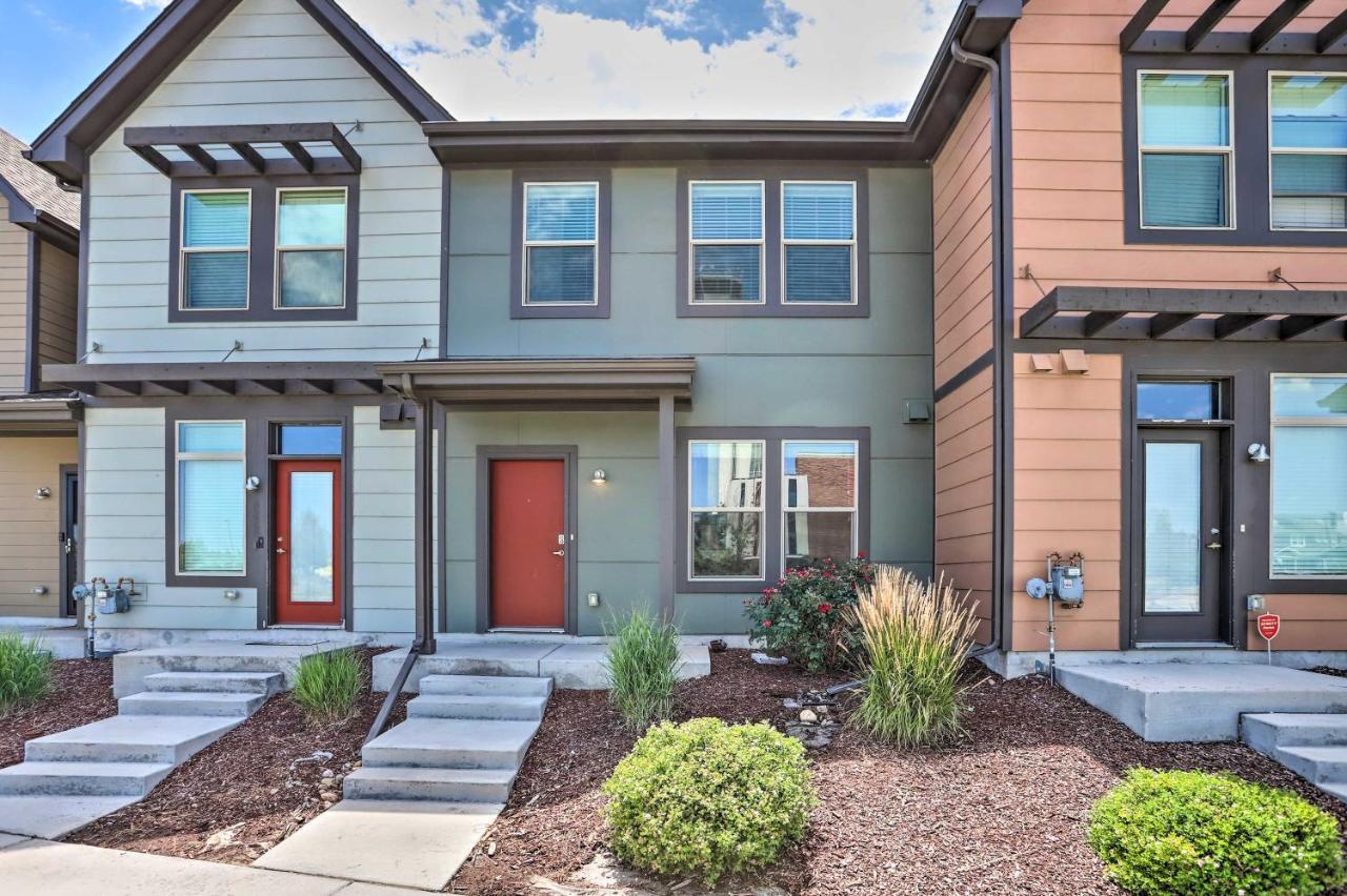 Spacious Townhome Less Than Half Mi To Park!