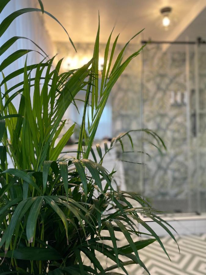 Flora House Hotel