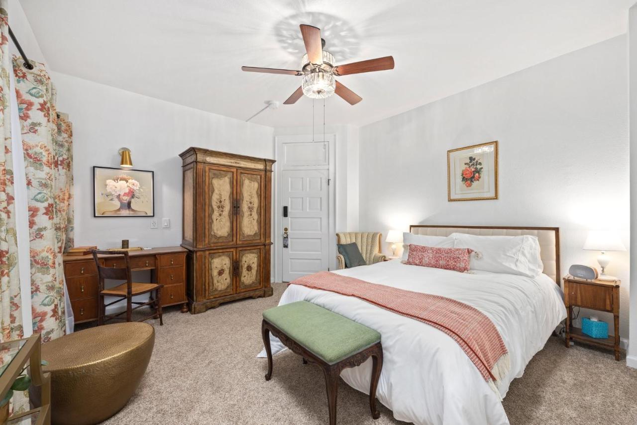 Flora House 5* Denver