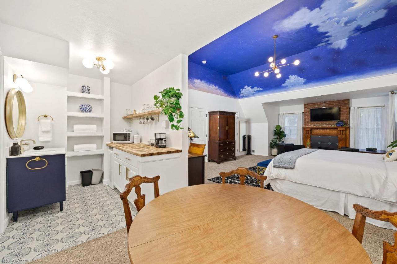 Flora House 5*