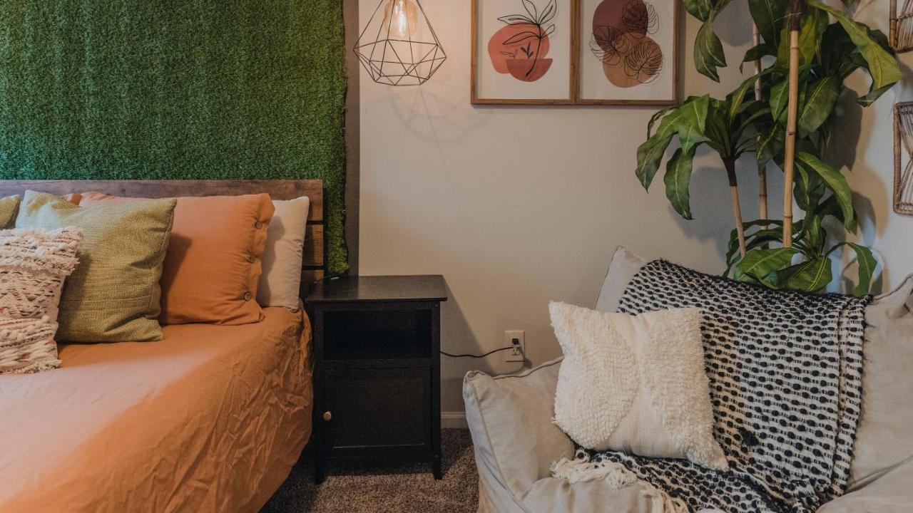 Zen Out In The Comfiest Two Bedroom Zen Den By Sloan's Lake, Holiday home