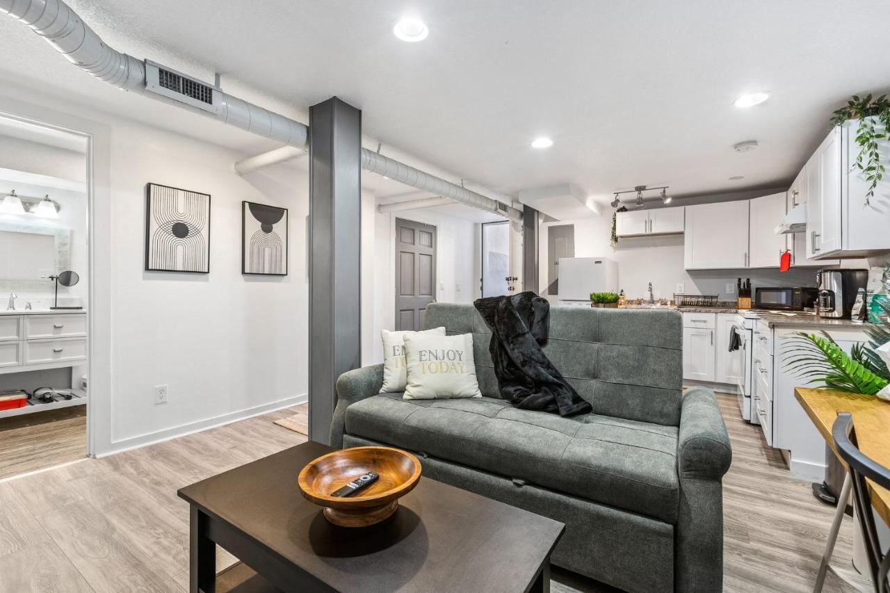 Basement With Full Kitchen And Near Downtown Holiday home Denver
