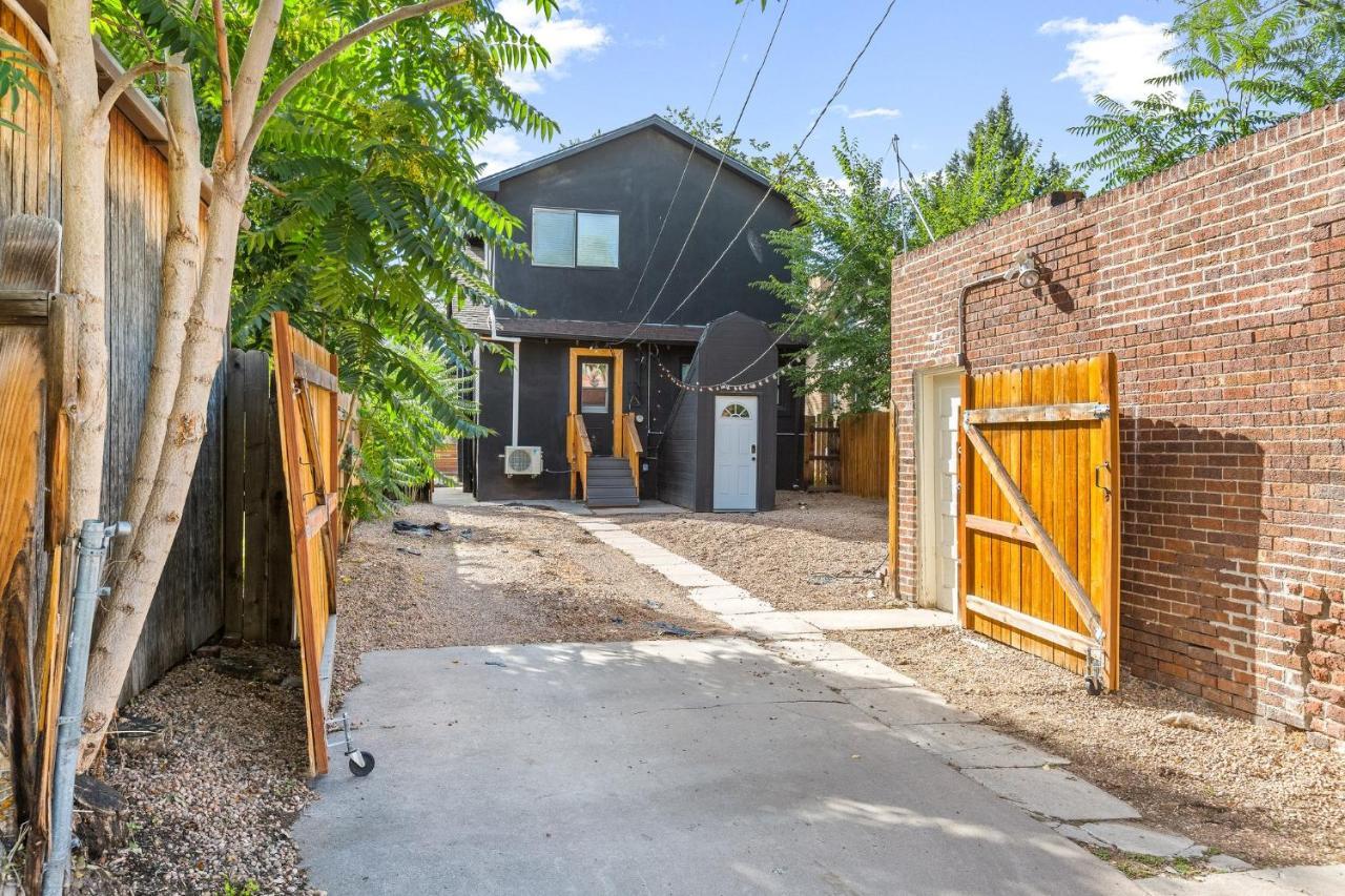 Basement With Full Kitchen And Near Downtown