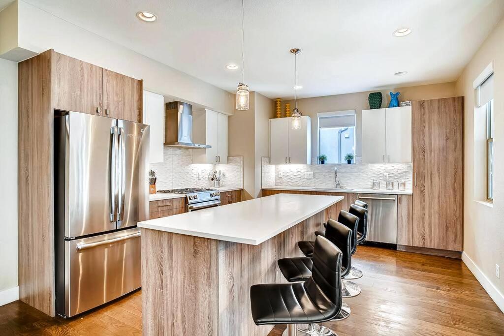 Luxurious, 3 Bdr Home-balcony, Rooftop And Parking Apartment