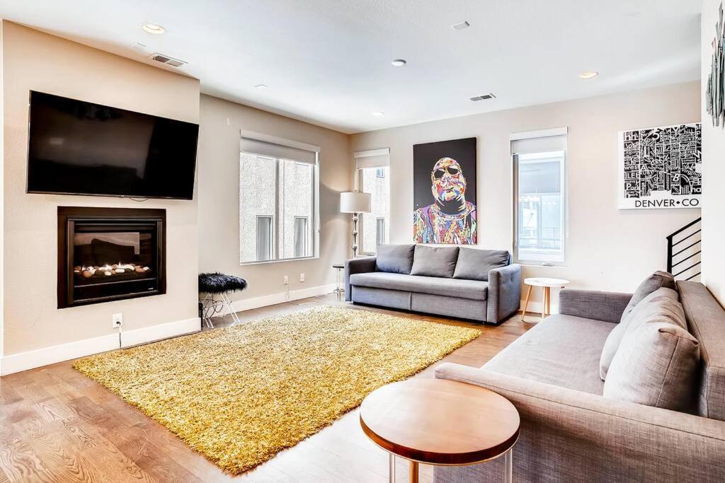 Apartment Luxurious, 3 Bdr Home-balcony, Rooftop And Parking Denver
