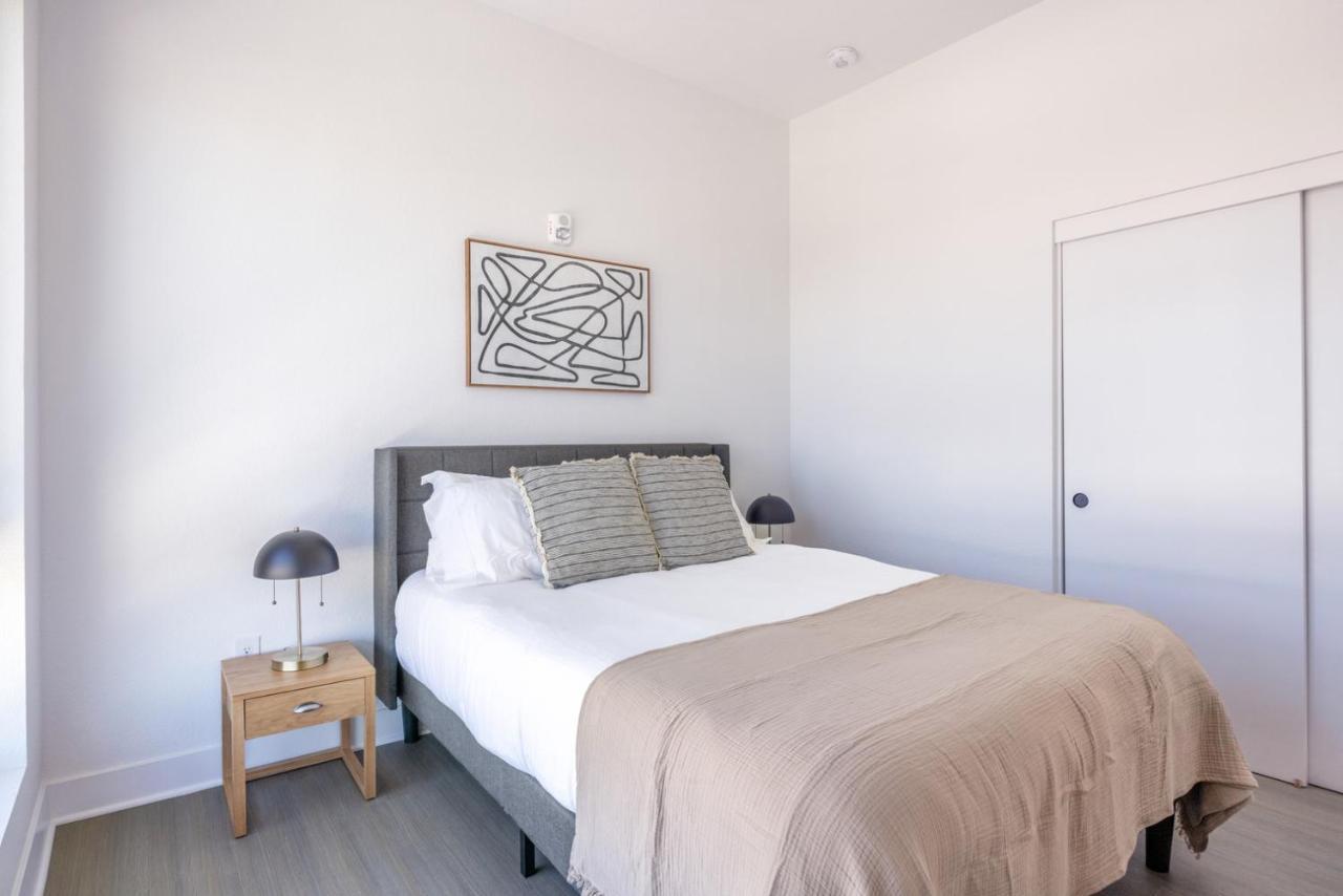 Sloans 2br W Gym Wd Roof Nr Park Den-105 *
