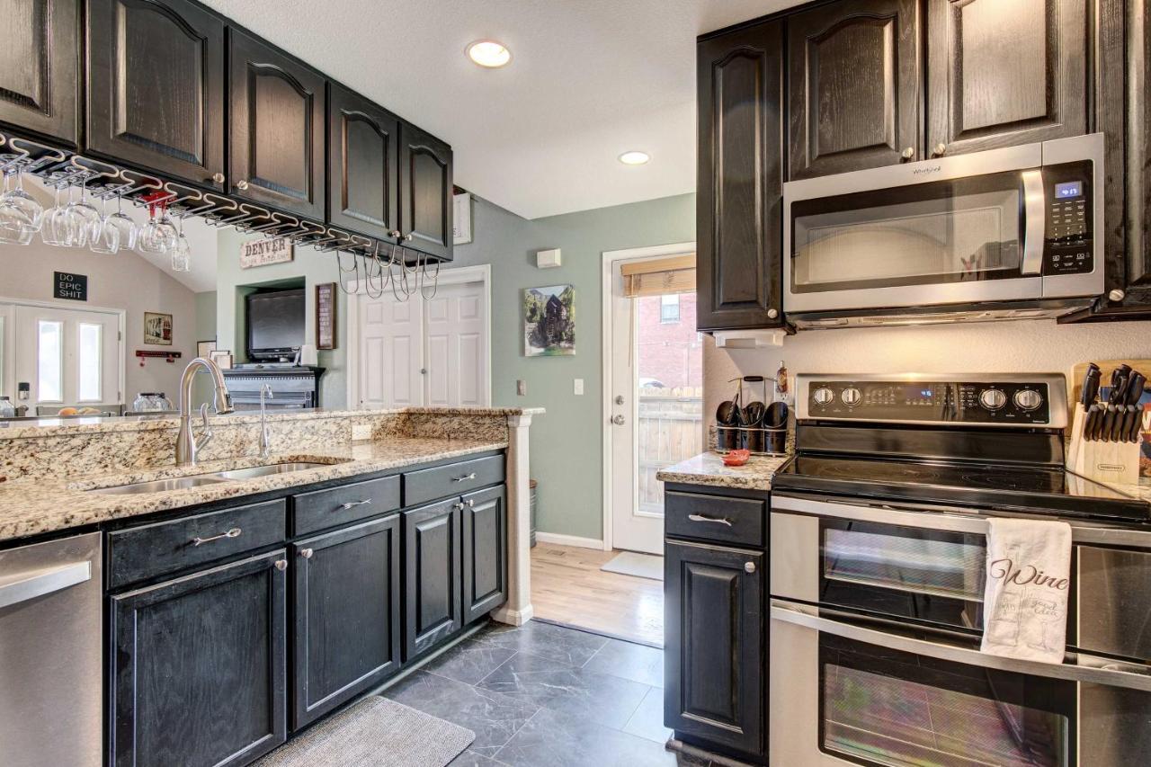 Townhome In Highlands With Spacious Yard! *