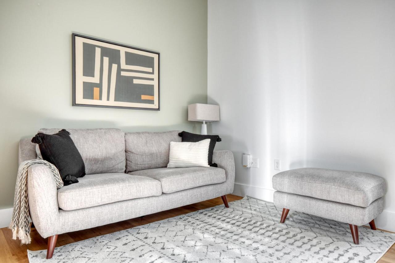 Cherry Creek W Wd Lounge Nr 2nd Ave Den-291 *