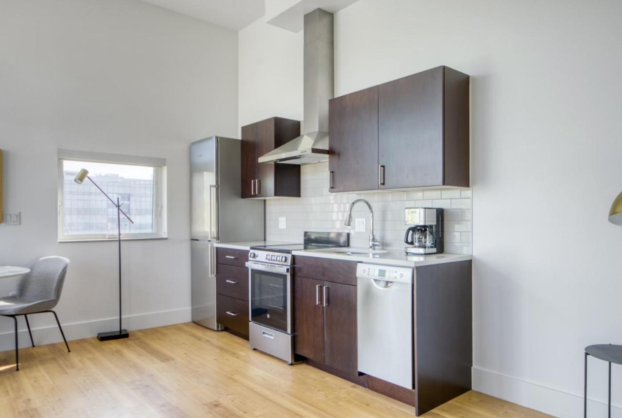 Cherry Creek W Lounge Wd Nr 2nd Av Shops Den-57 *