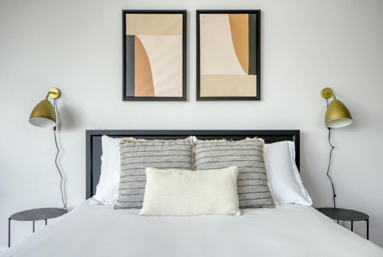 Cherry Creek W Lounge Wd Nr 2nd Av Shops Den-57 * Denver