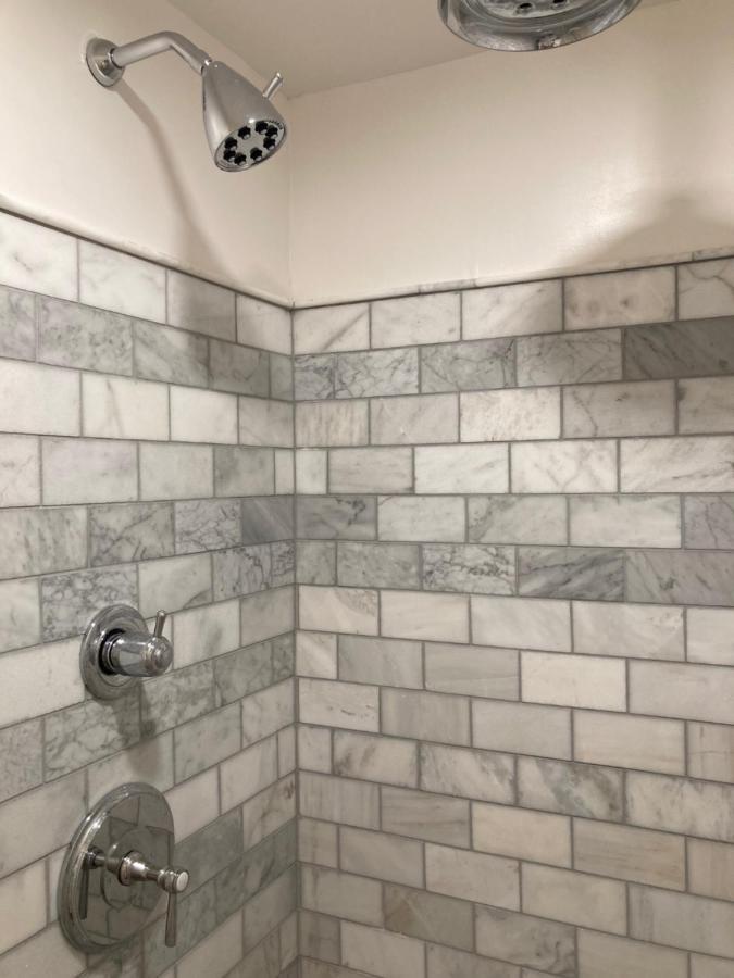 Apartment Pineapple House, Cozy Garden Apartment, Center! Marble-tiled Bathroom! Free Parking! *